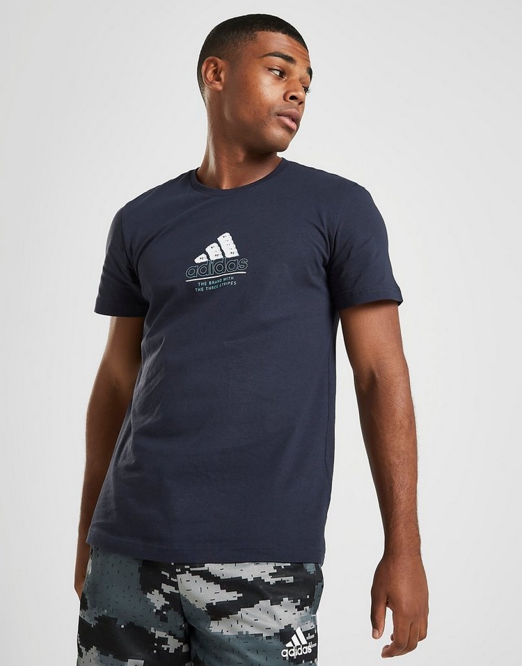 adidas Badge of Sport Centre Logo T-Shirt Heren