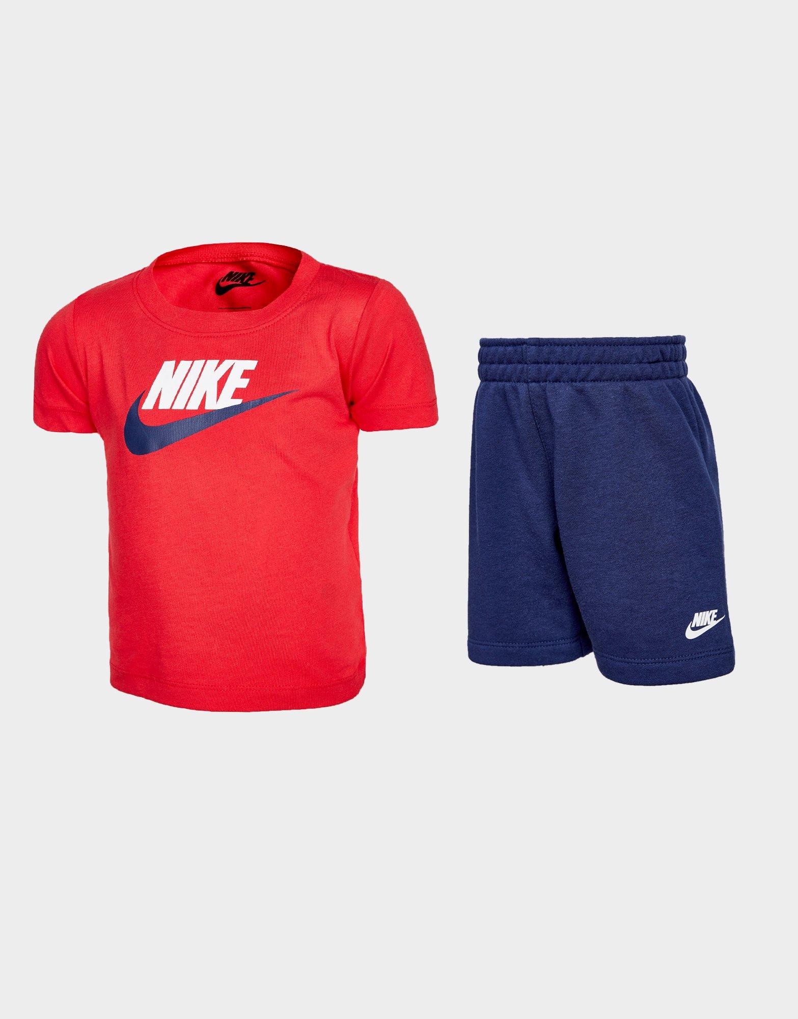 Compra Nike conjunto camiseta/pantalón corto Colour Block para bebé en Rojo