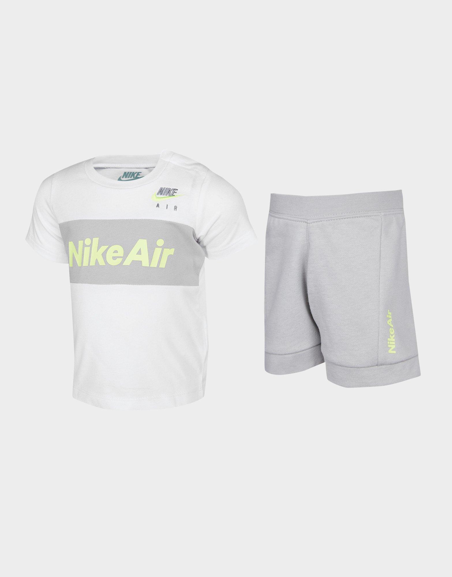 junior nike t shirt and shorts set