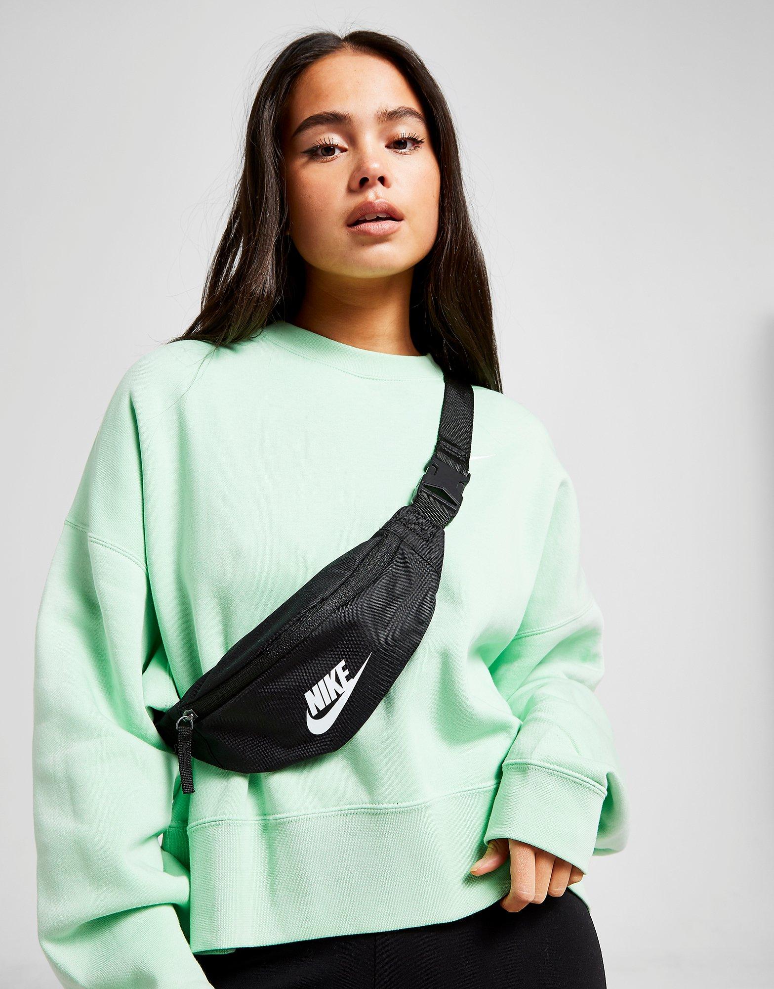 fanny pack nike sportswear heritage