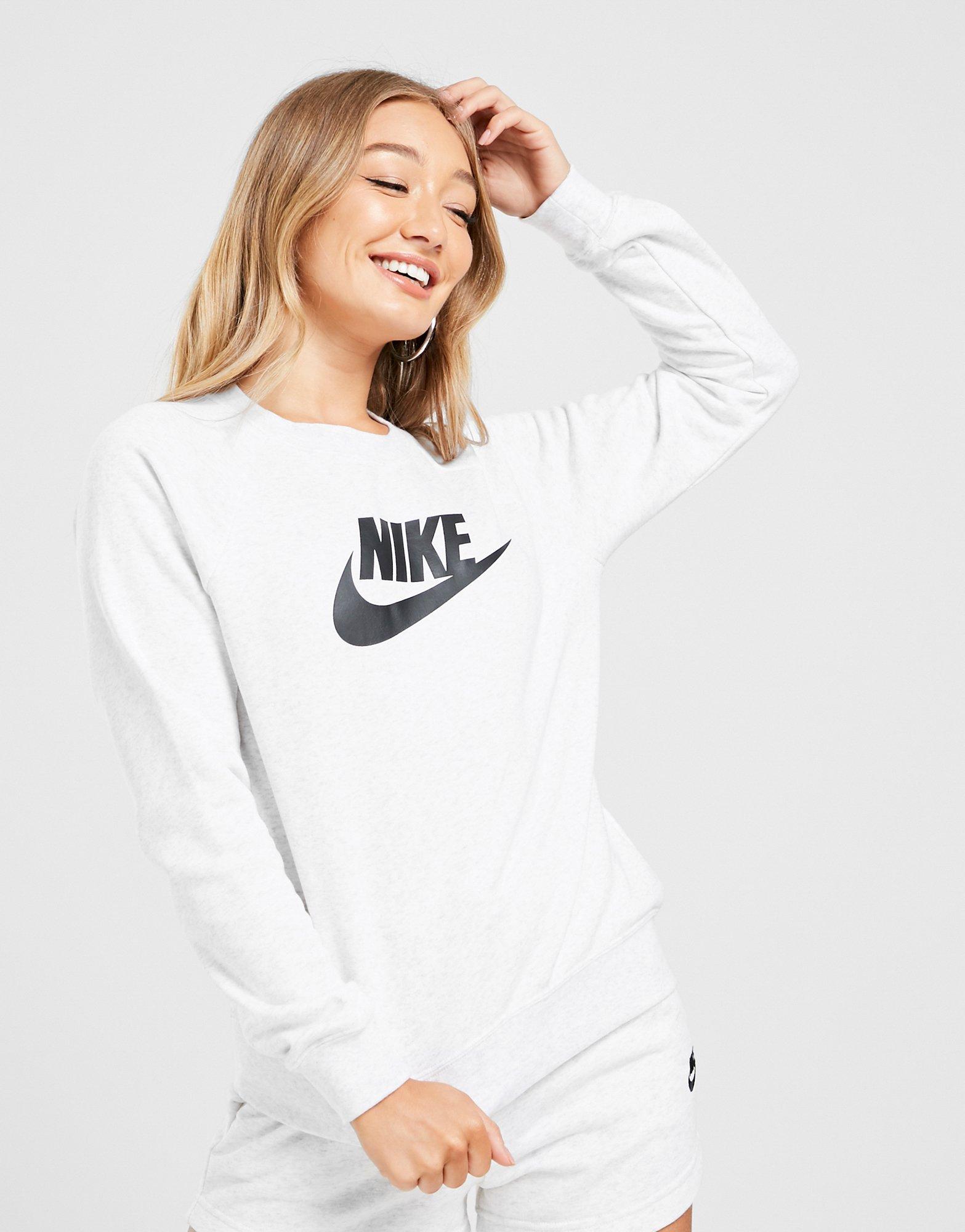 white nike sweatshirt womens