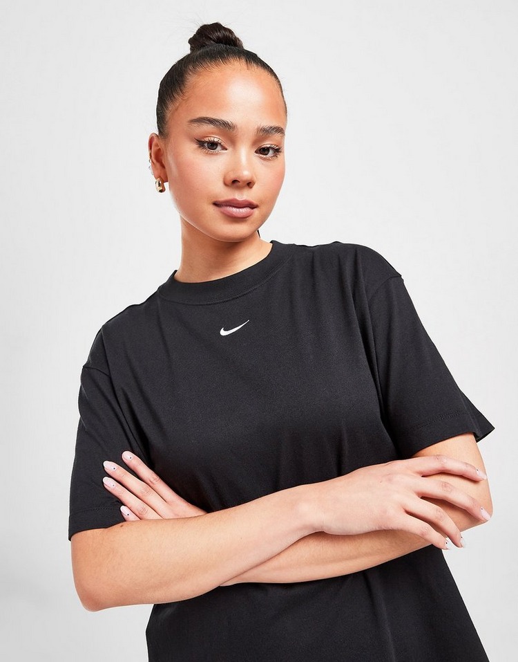 Shop den Nike Essential T-Shirt Kleid Damen in Schwarz