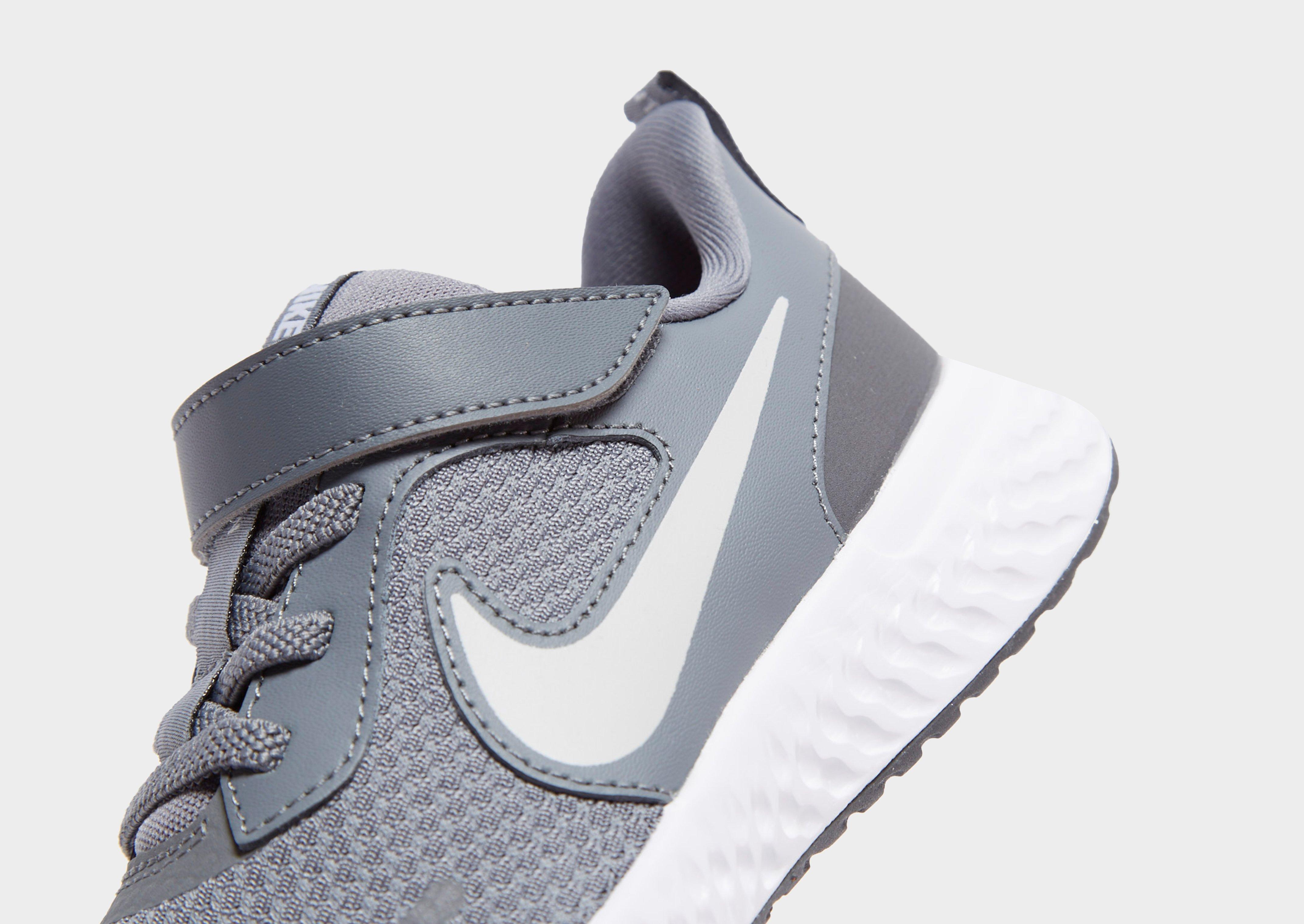 childrens grey nike trainers