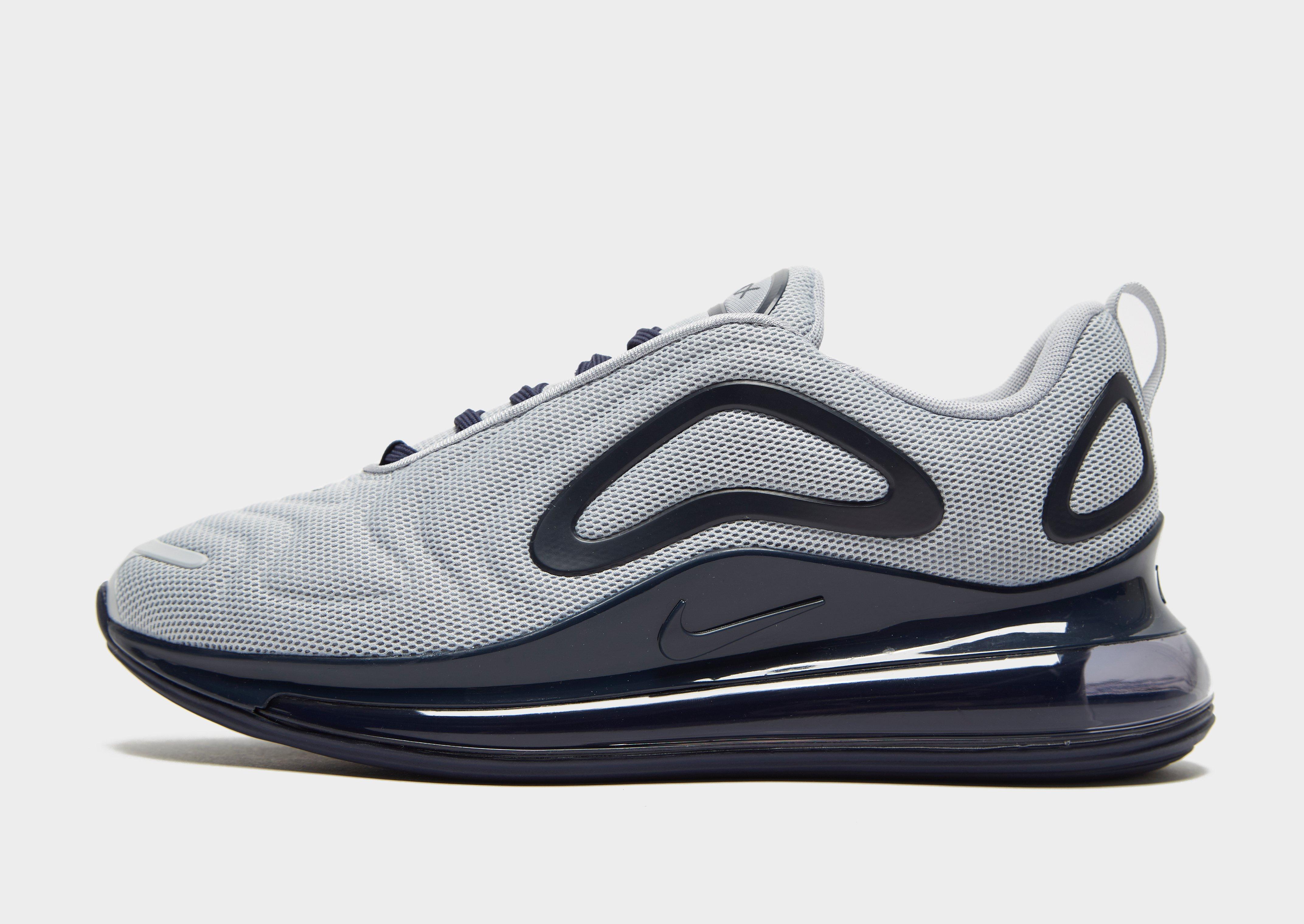 Compra Nike Air Max 720 en Gris