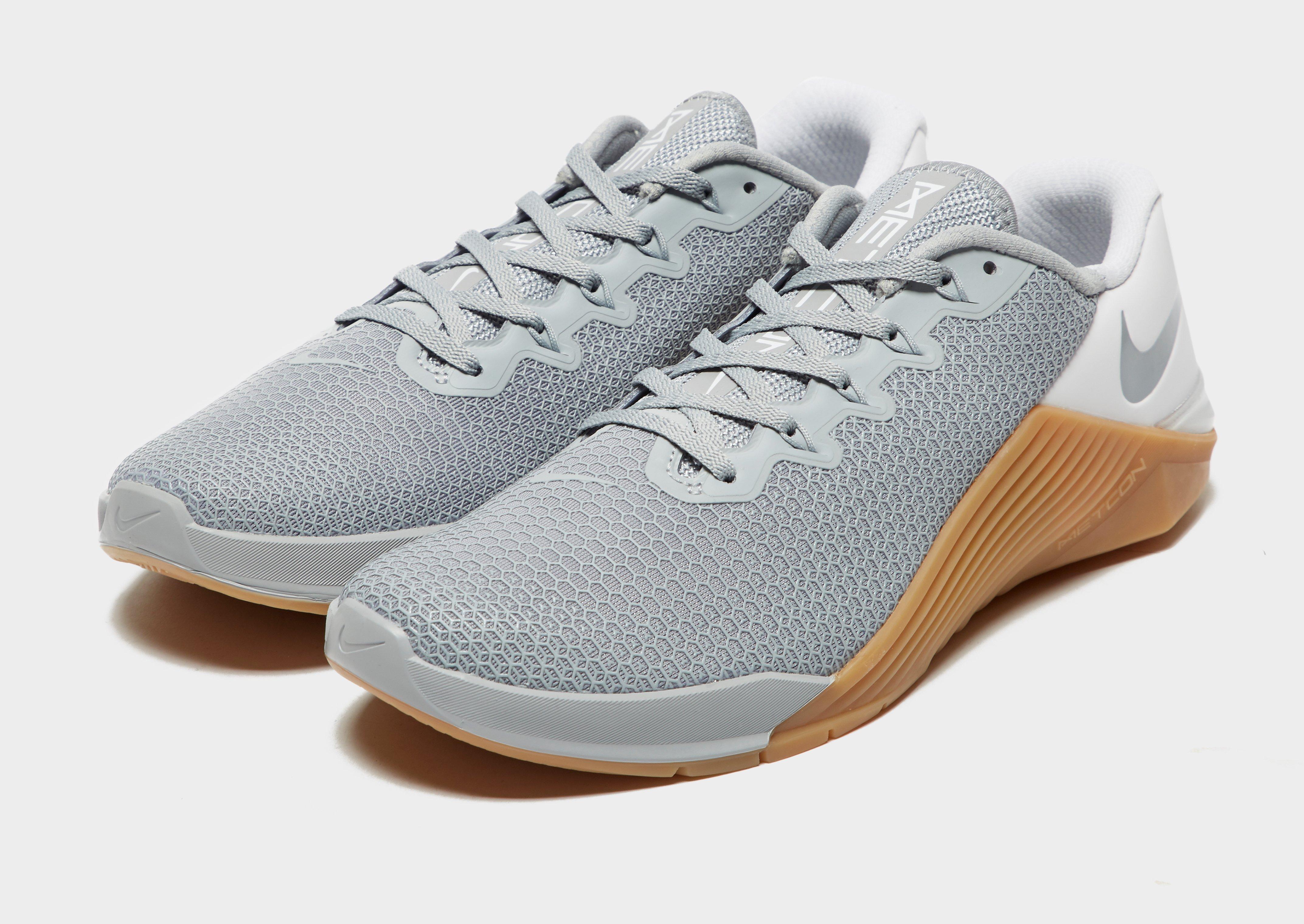 nike metcon 5 grey gum