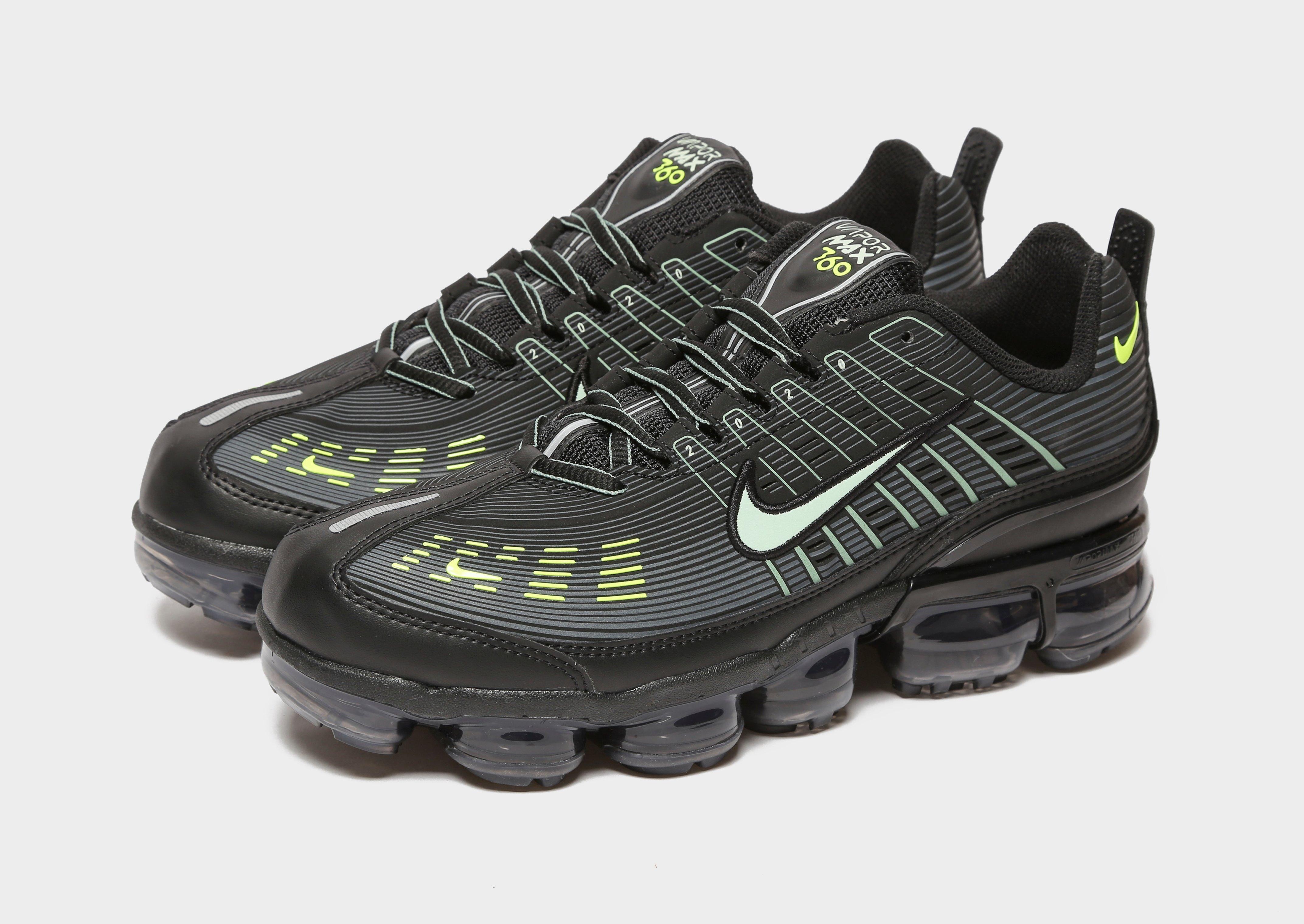 air vapormax black and white