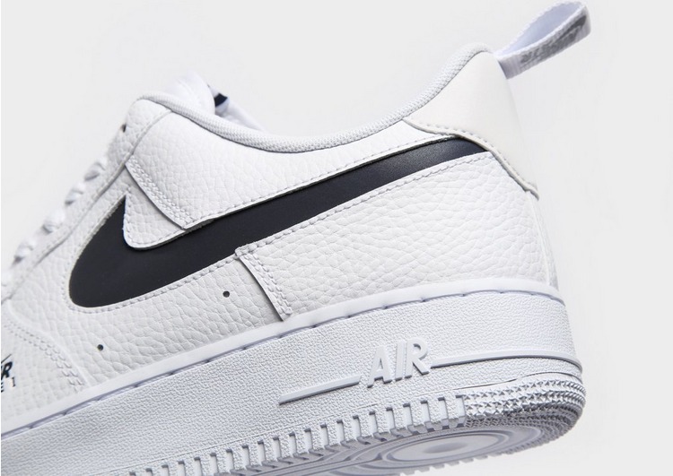 white air force 1 lv8