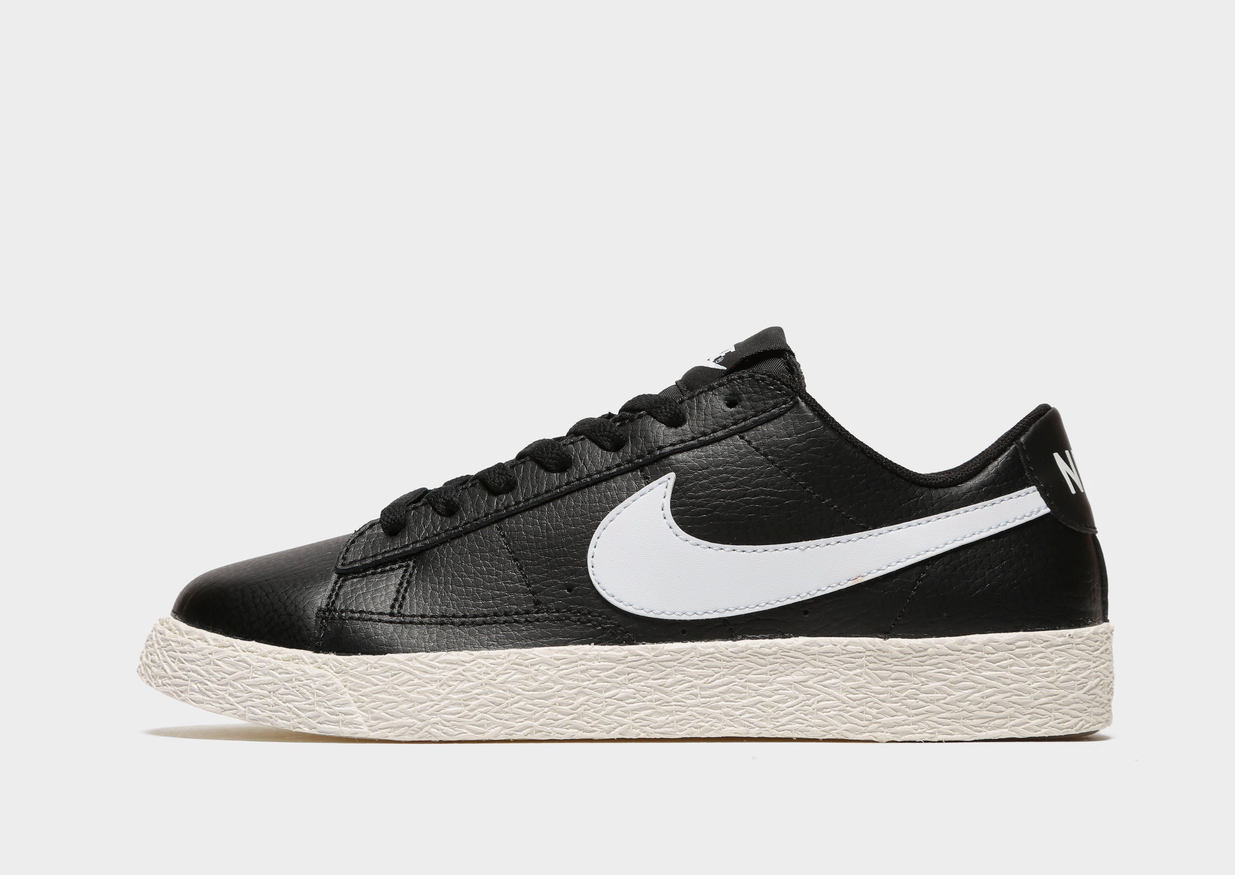black nike blazer low