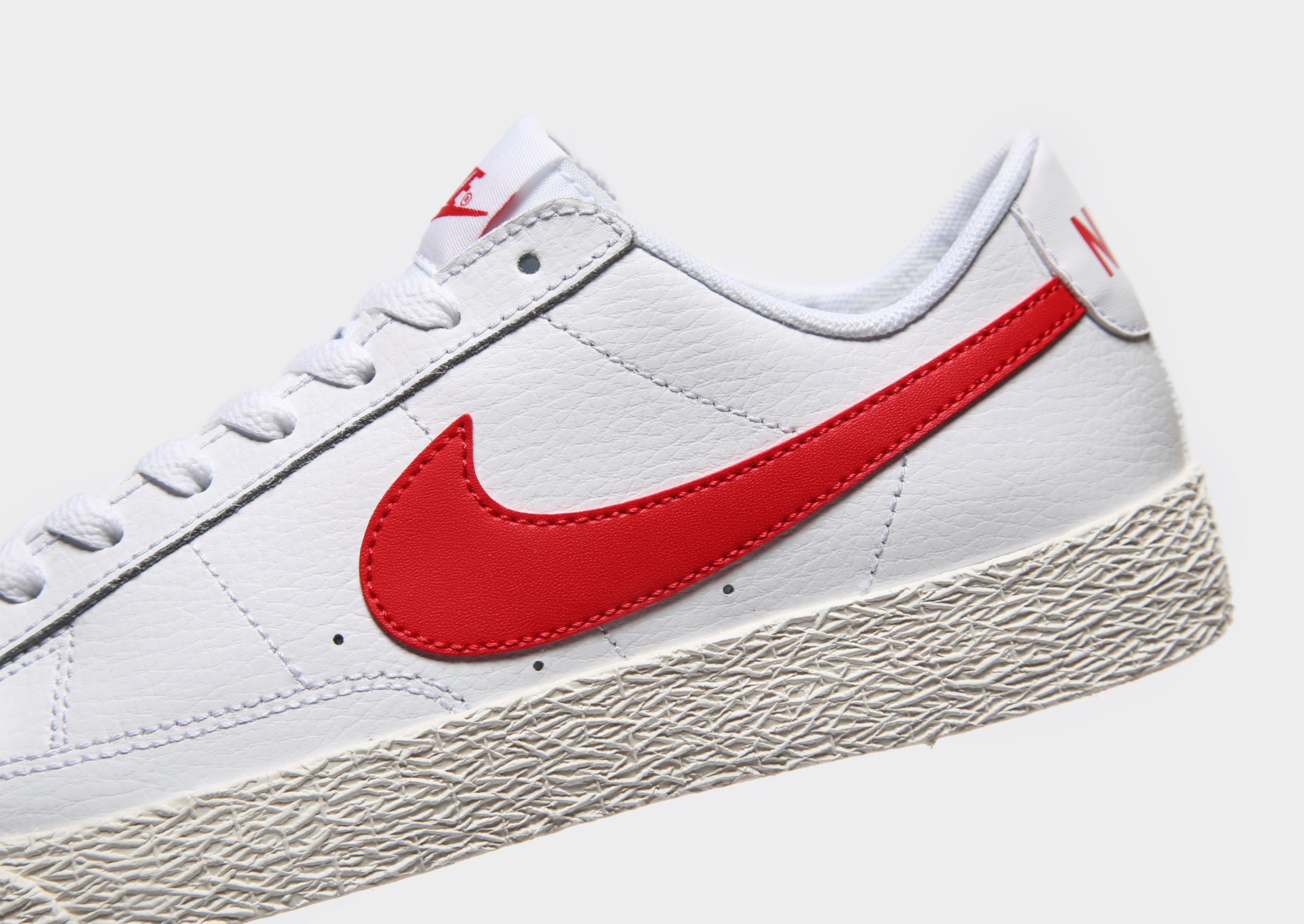 red nike blazer low