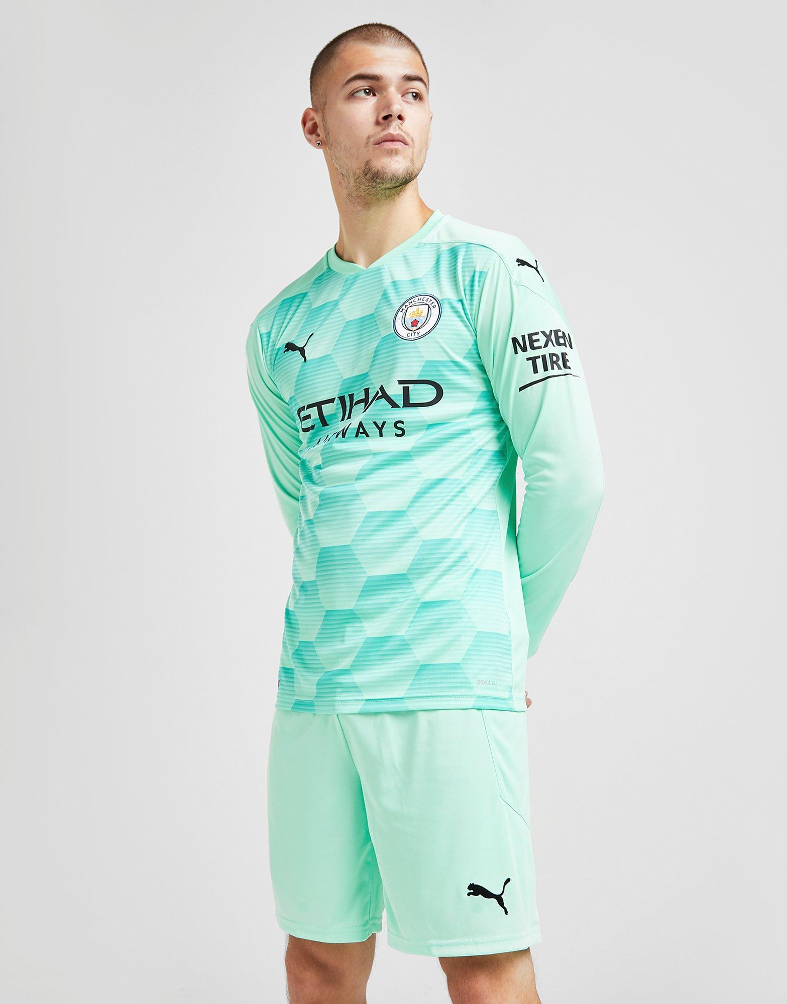 man city goalkeeper shorts