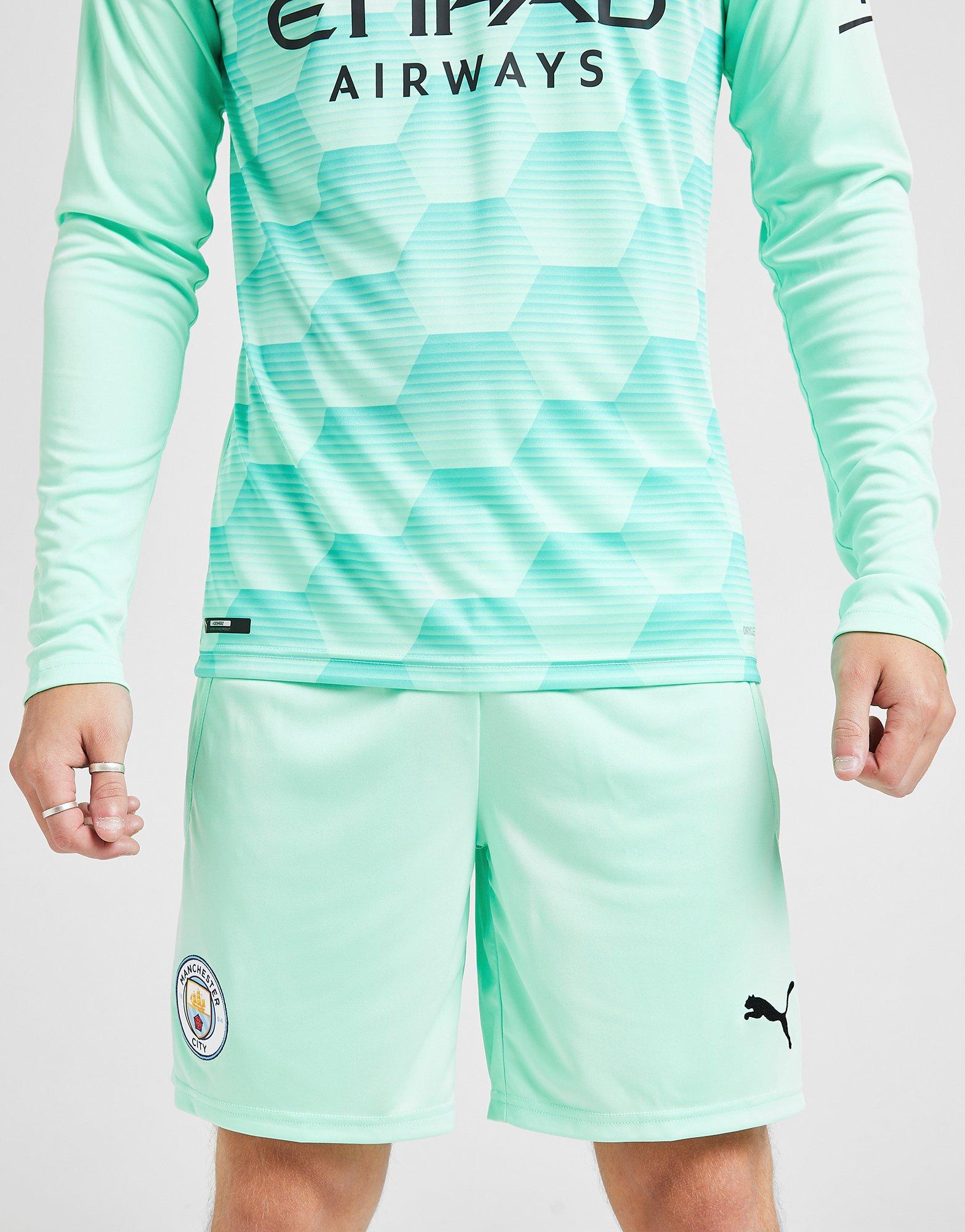 man city goalkeeper shorts