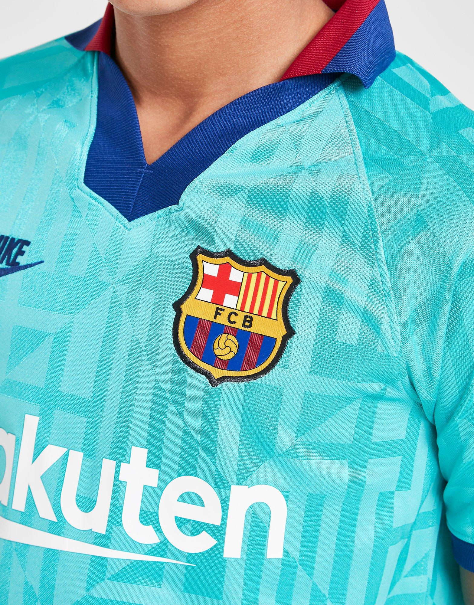 3 equipacion barcelona