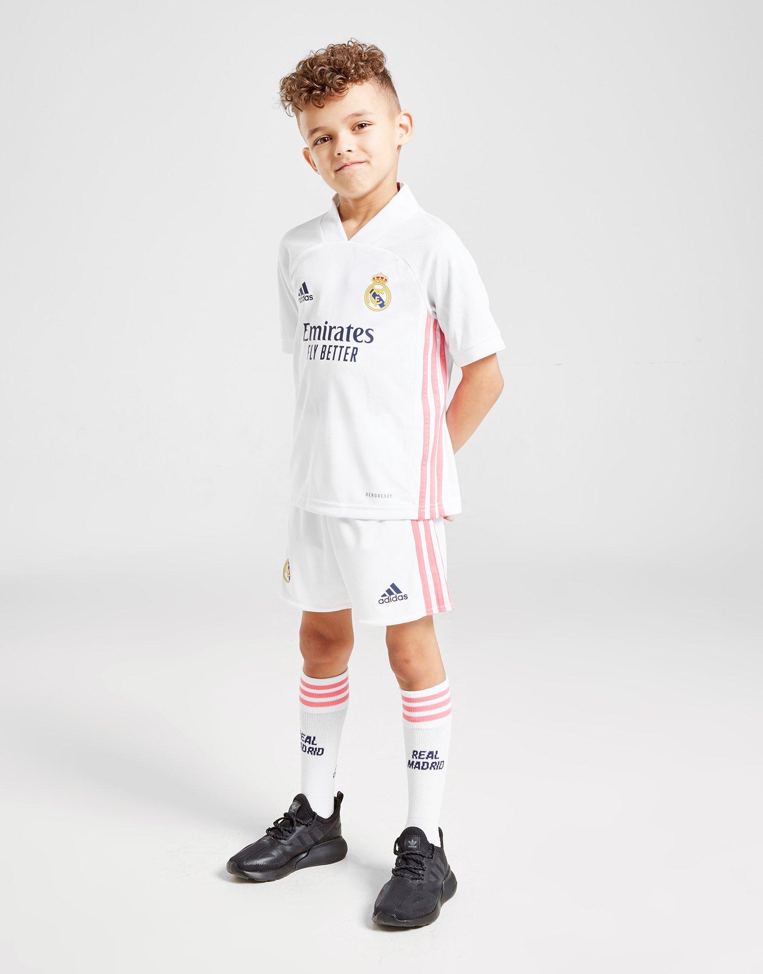 детская футбольная форма реал мадрид. детская футбольная форма реал мадрид. футбольная форма реала 2019-2020 детская. малыш в форме реал мадрид. фанатская форма реал мадрид.