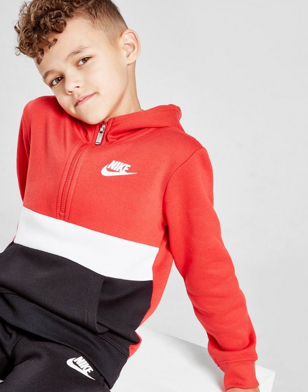shoppa nike club 1 2 zip tracksuit children i en rod farg