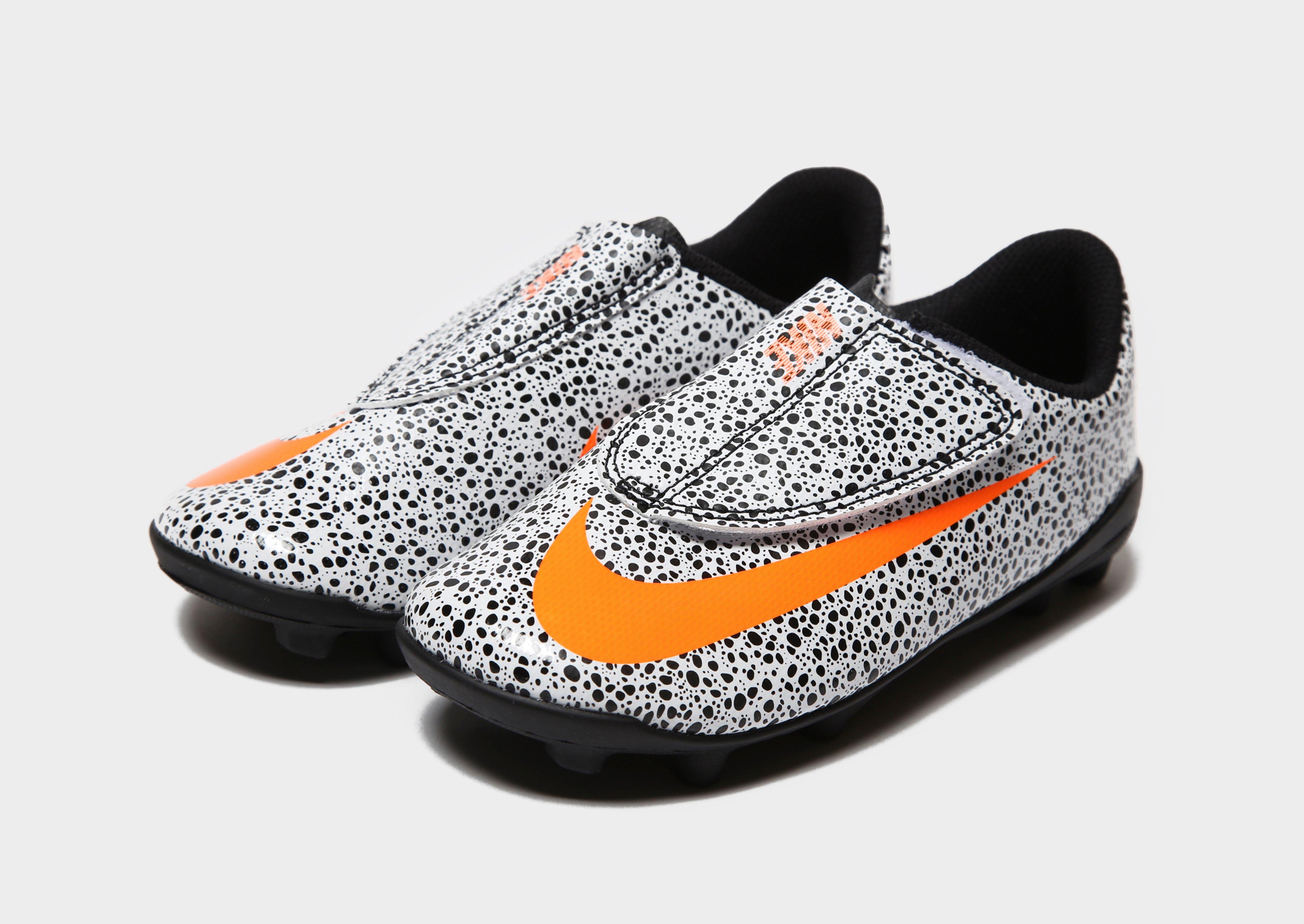 Nike Mercurial Victory VI CR7 Men 's Firm Ground Football Boot