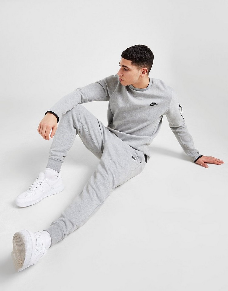 white nike trend fleece joggers