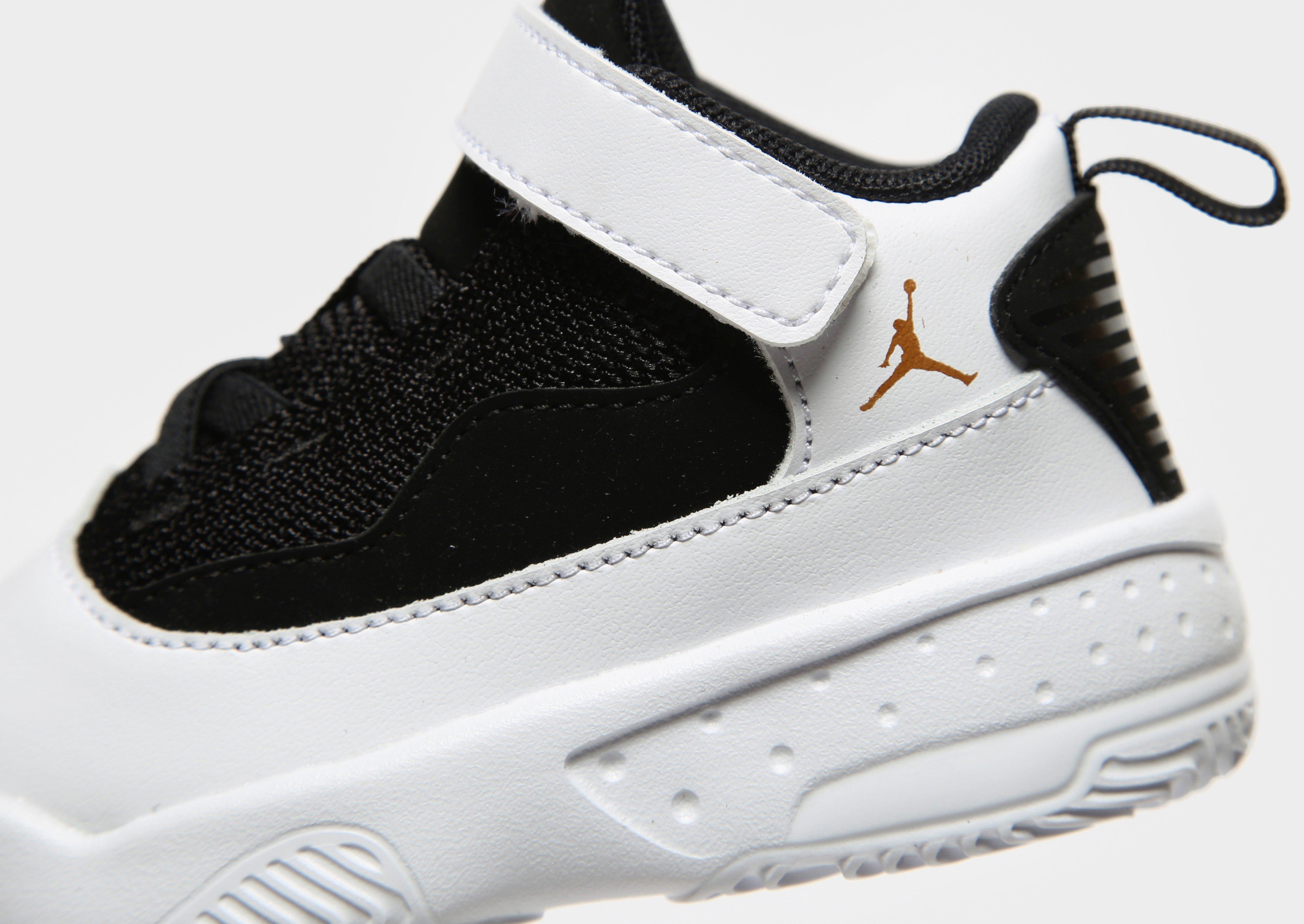 jordan max aura 2 black and white