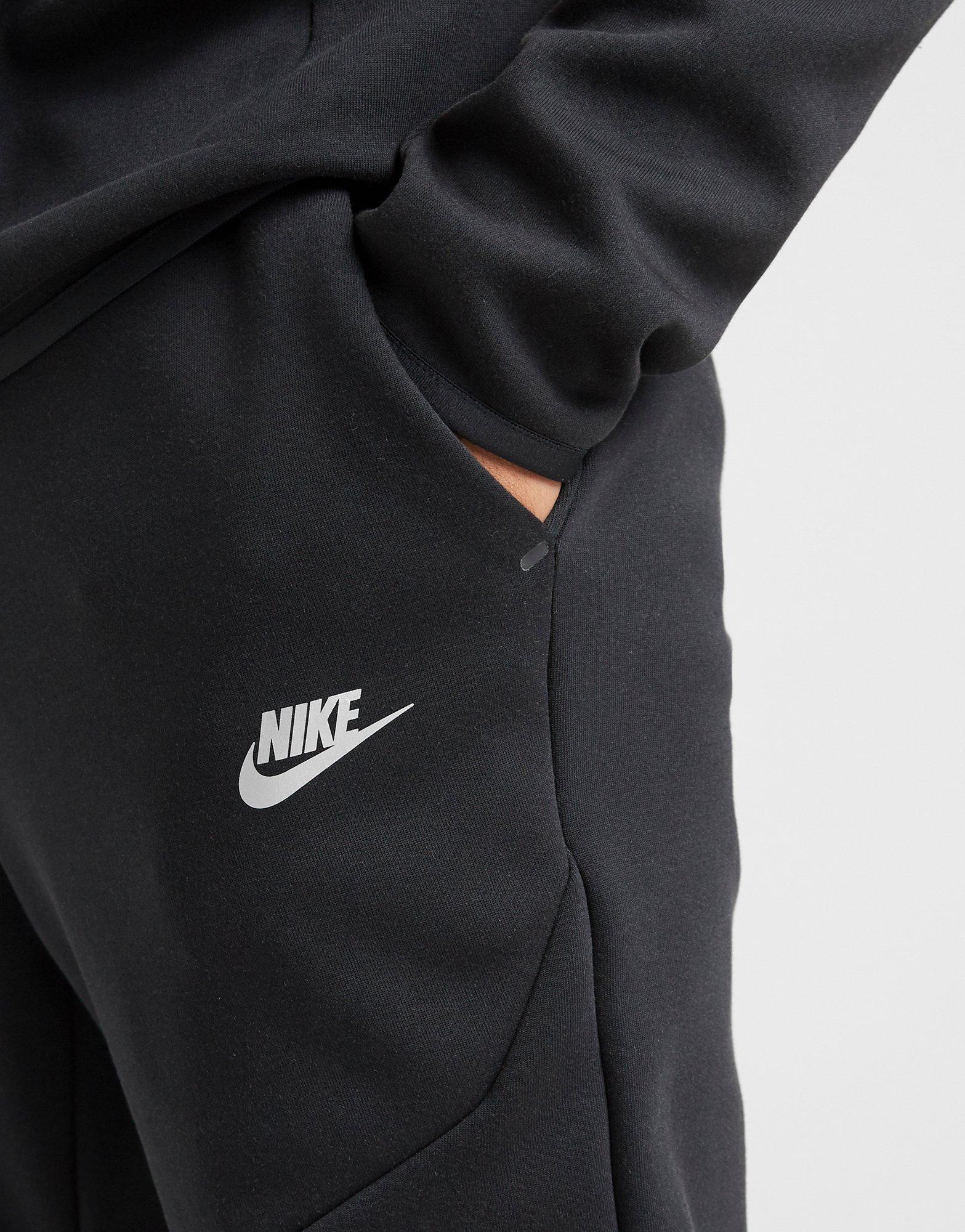 nike tech fleece joggers black and white