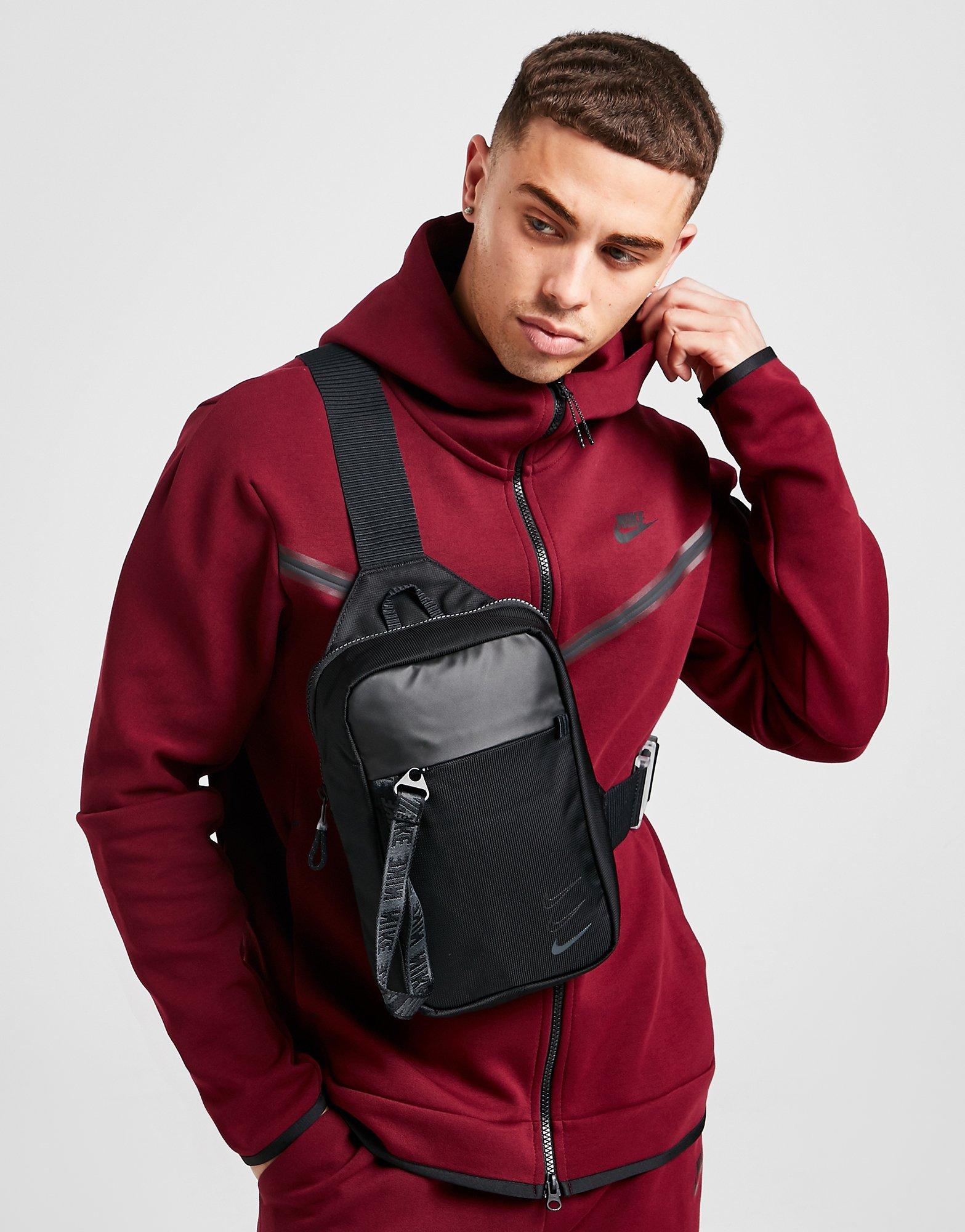 nike sport essential hip pack