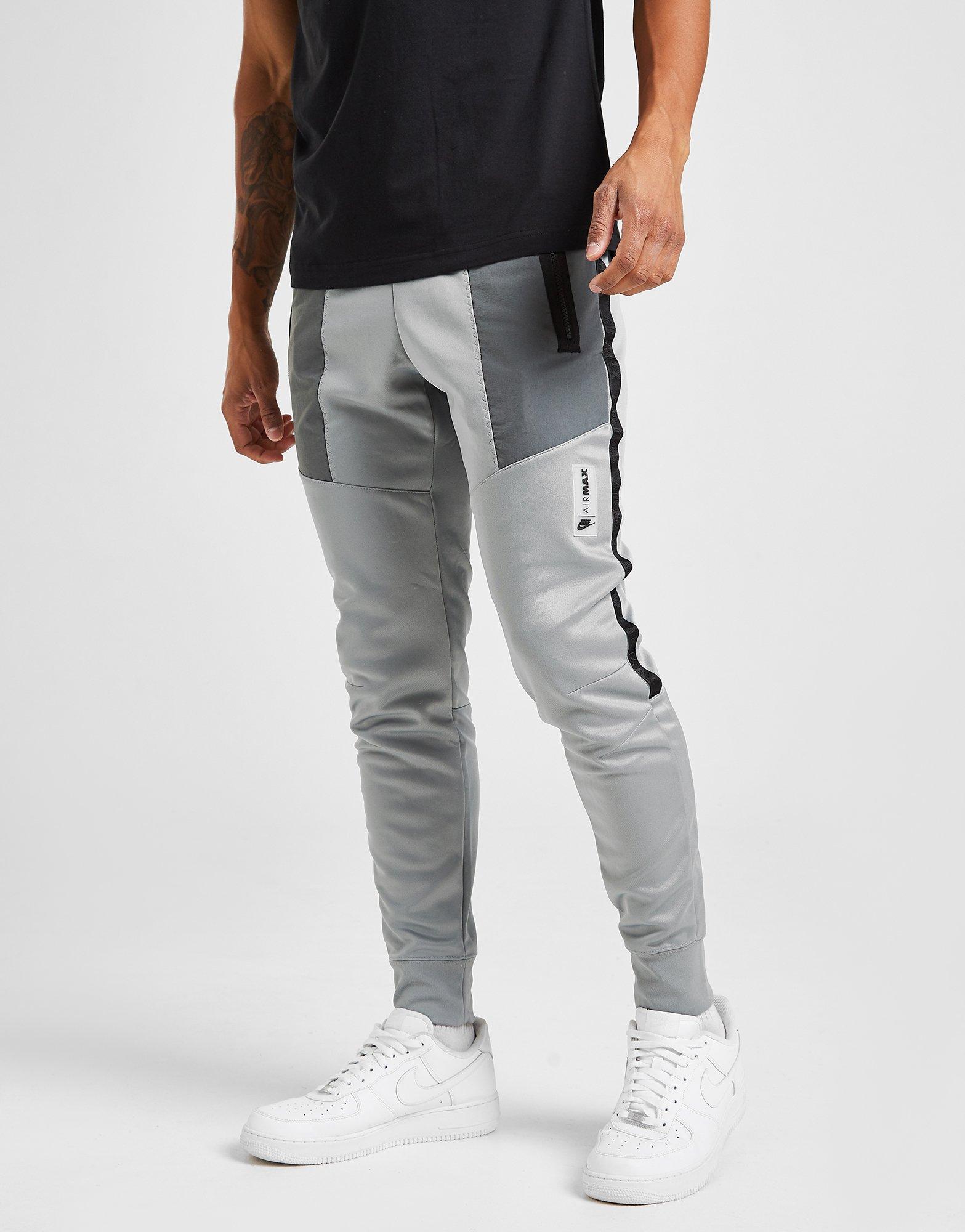 Compra Nike pantalón de chándal Air Max en Gris