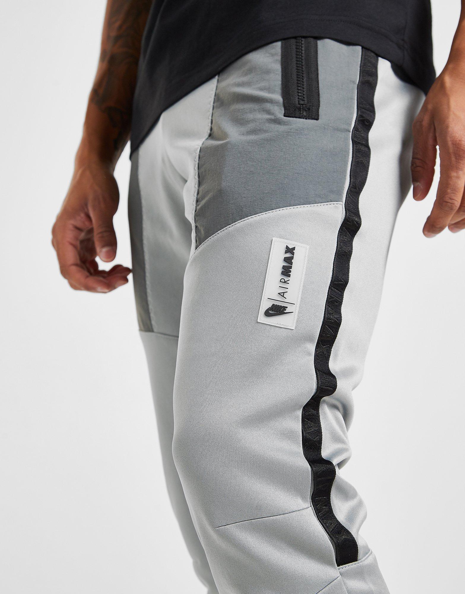 Compra Nike pantalón de chándal Air Max en Gris