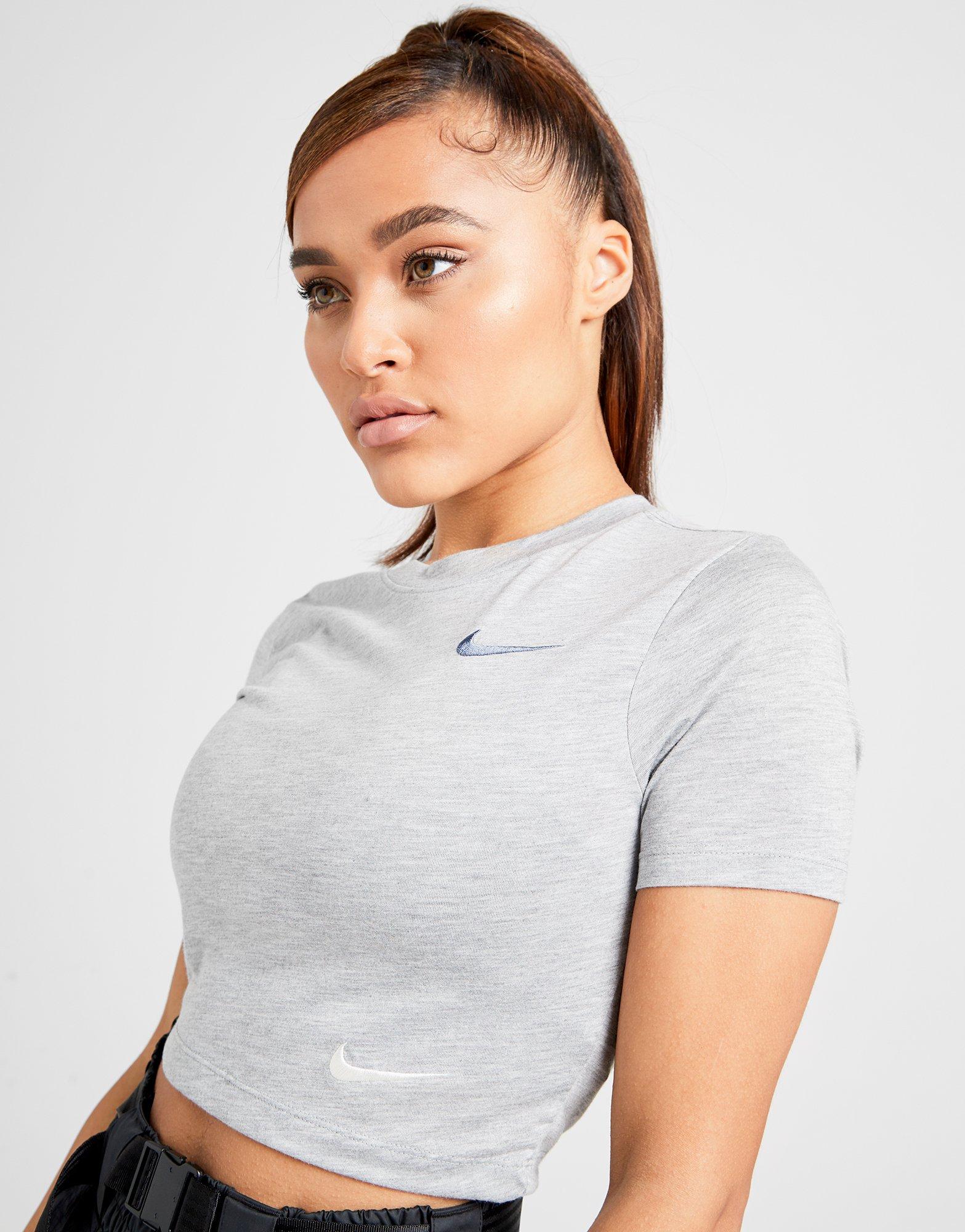 nike crop tshirt