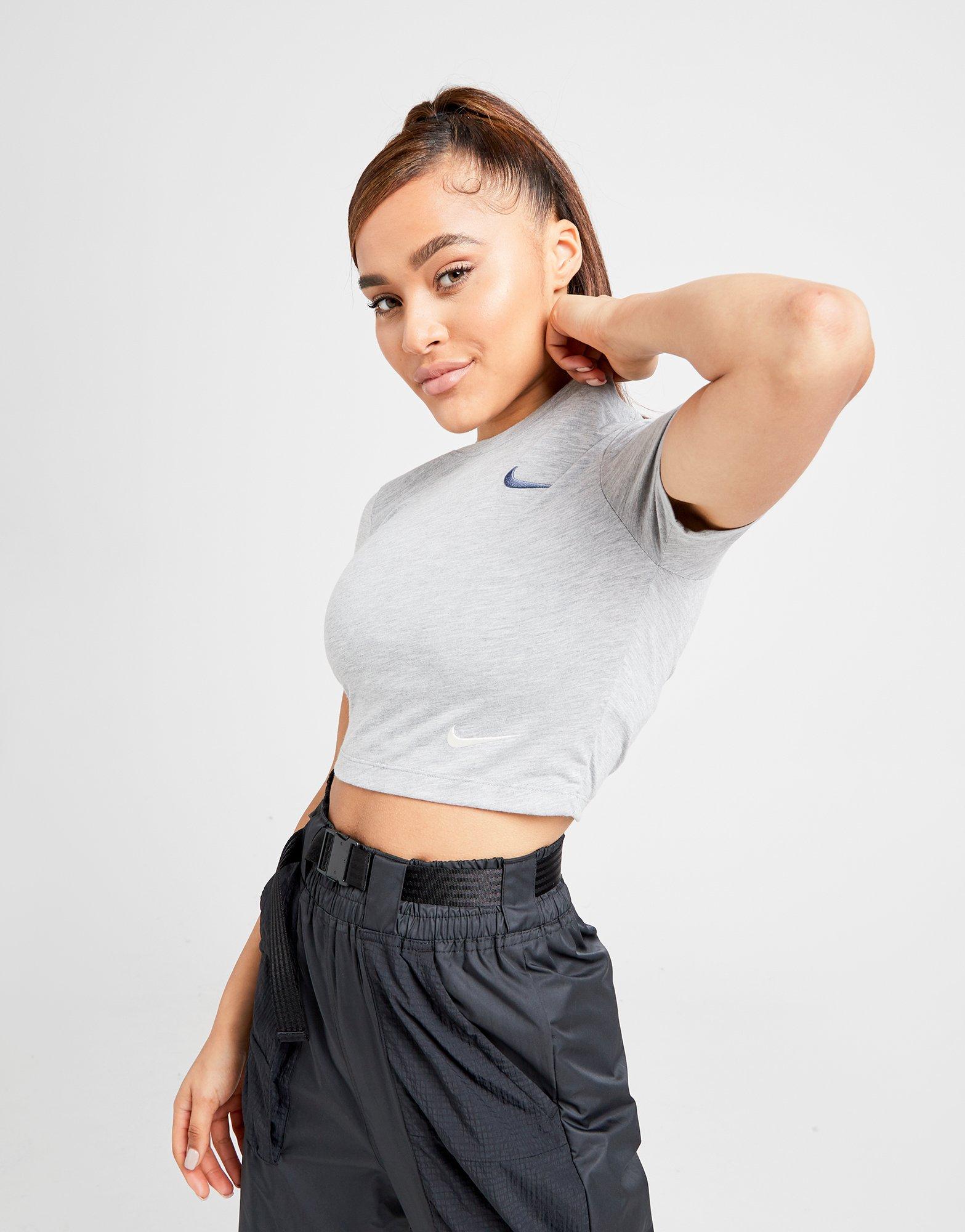 nike sportswear slim fit crop top