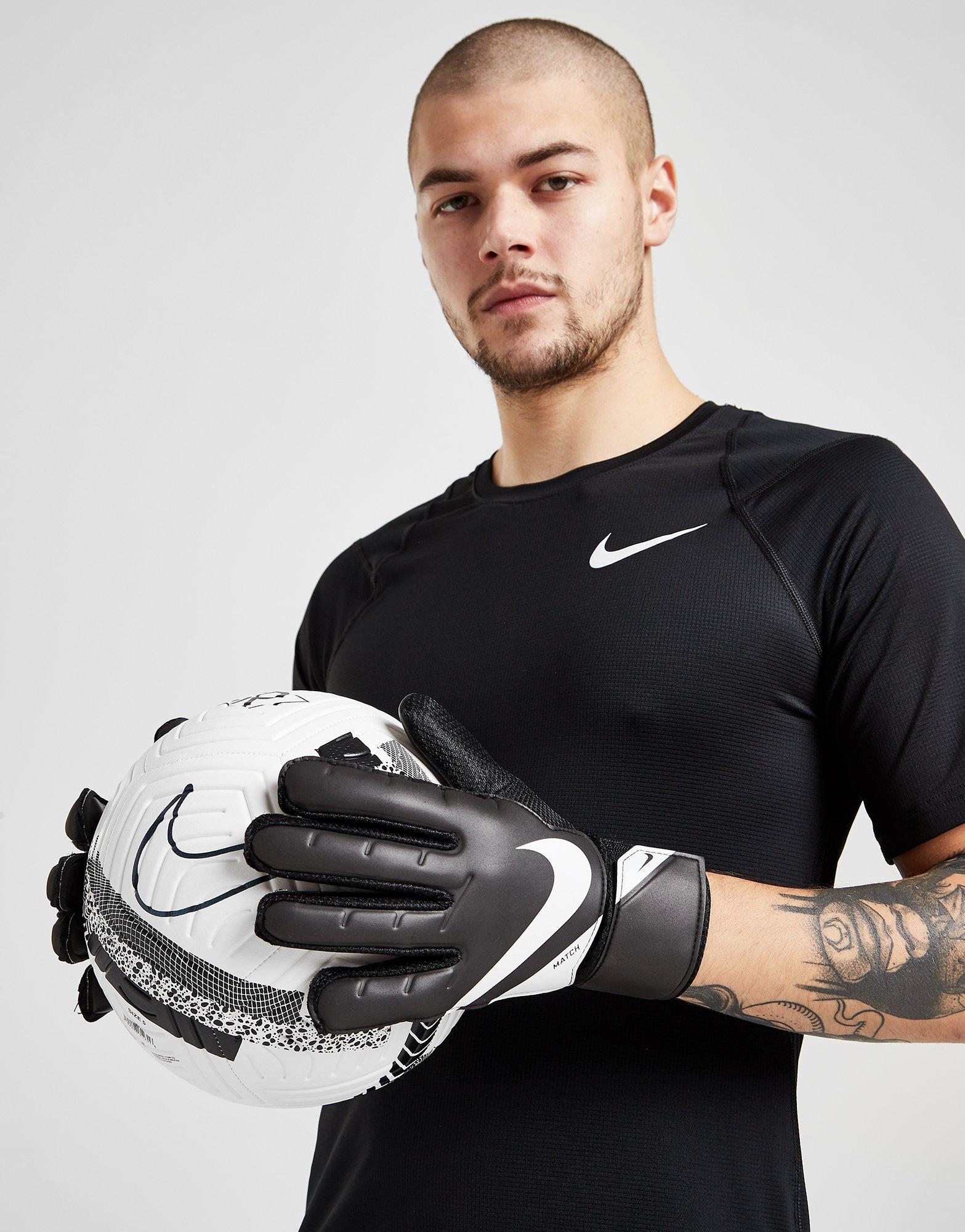 Nike guantes portero Match 20 en Negro | JD Sports