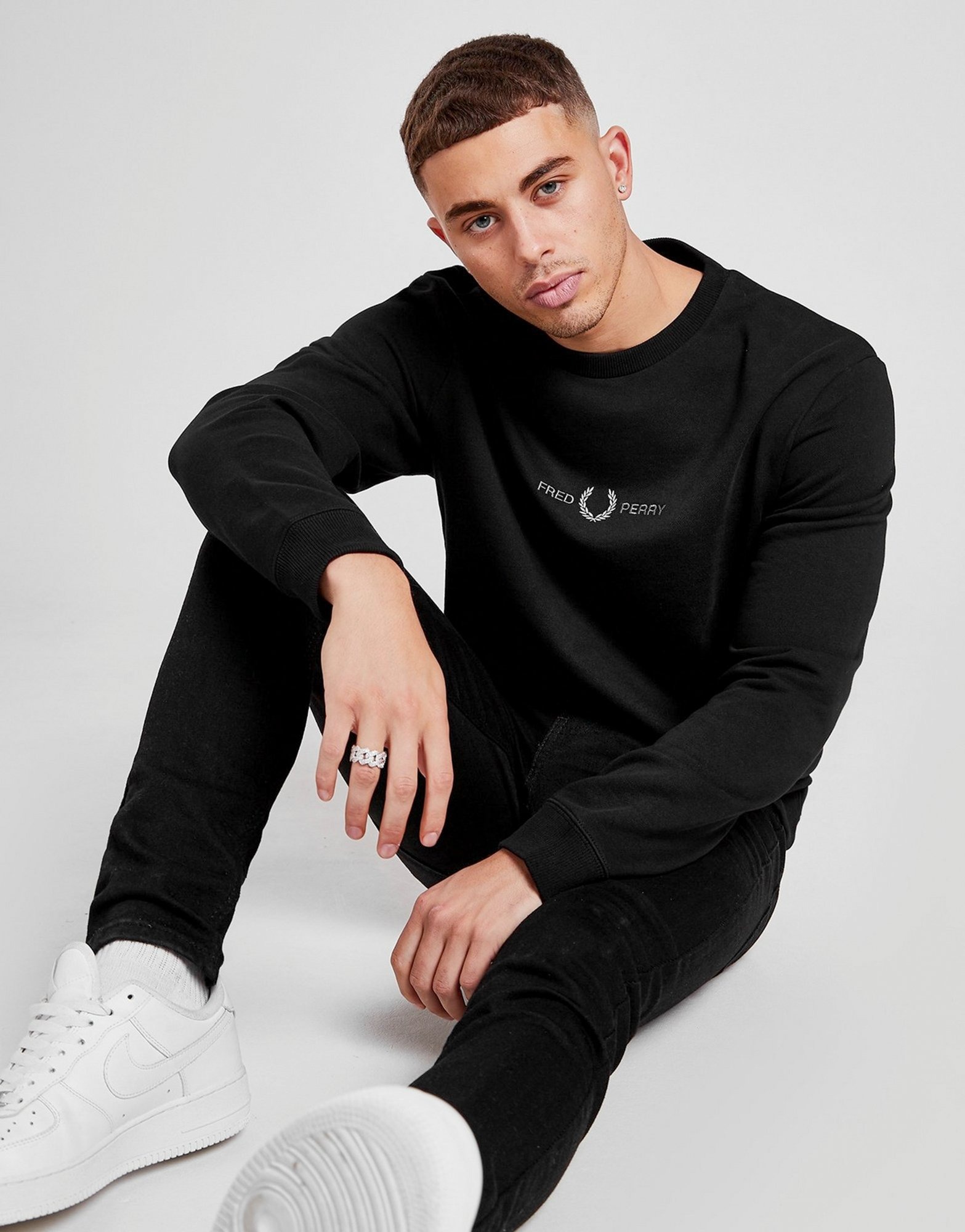 Sort Fred Perry Central Logo Embroidered Sweatshirt Herre ...