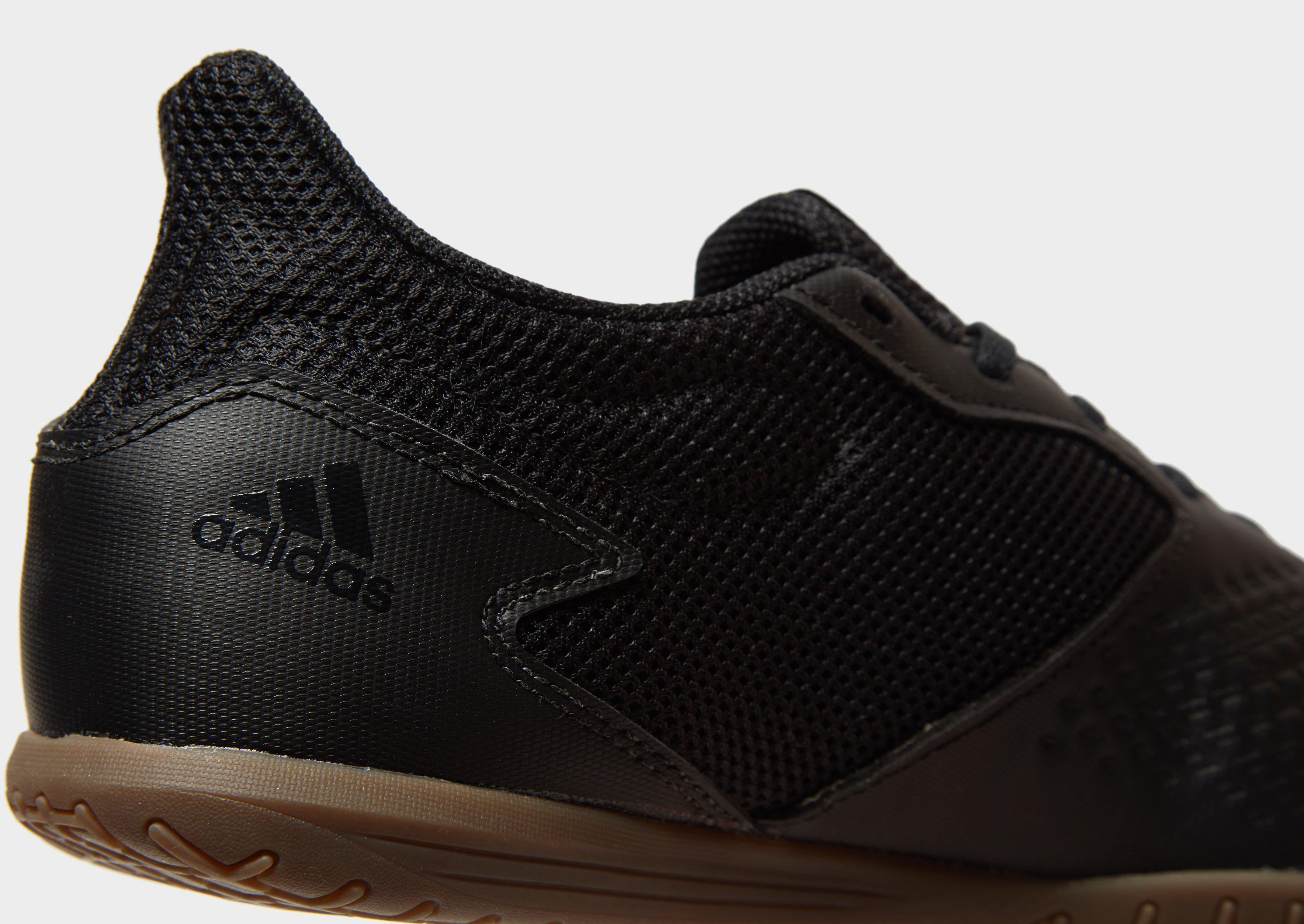 jd sports futsal shoes
