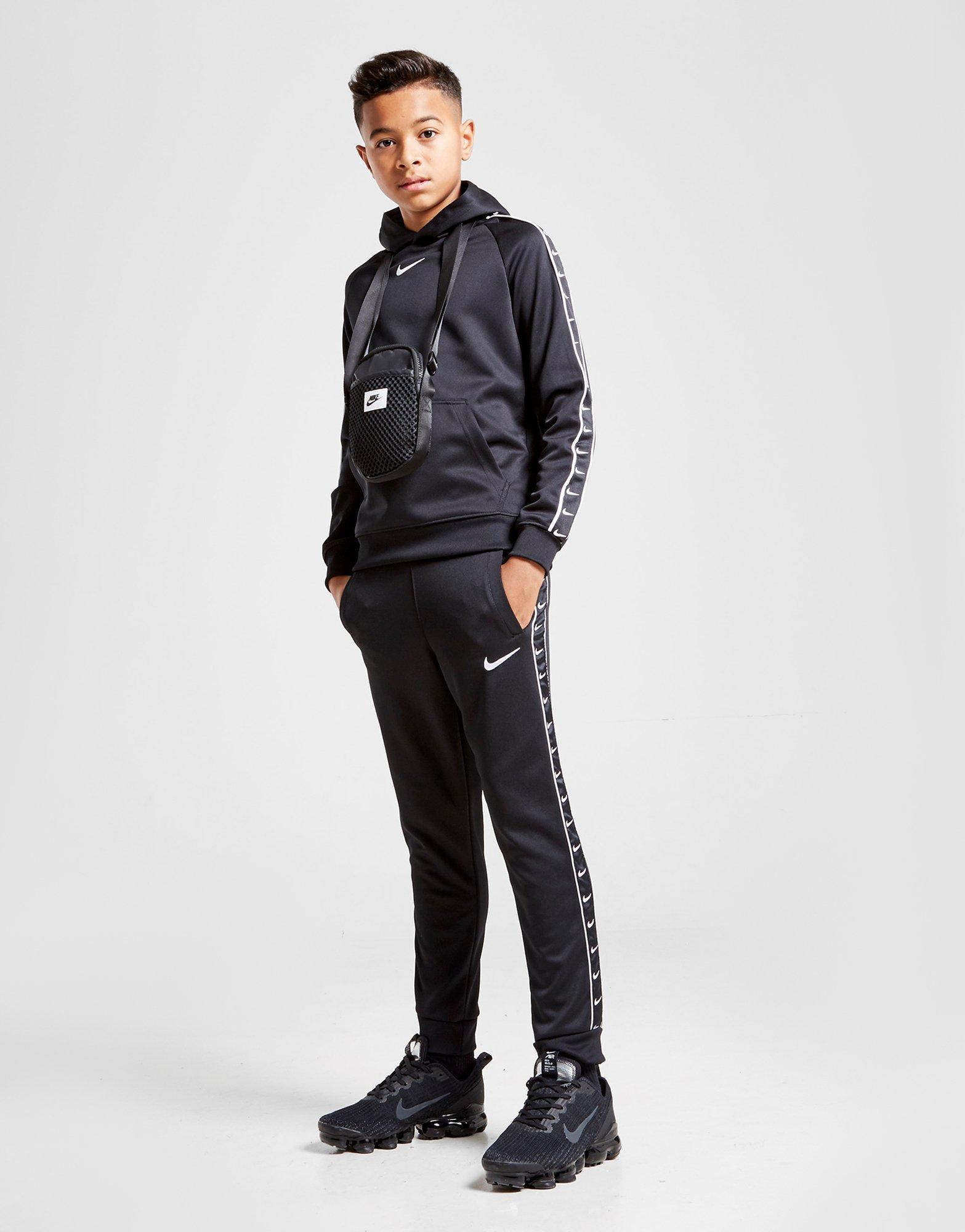 junior black nike hoodie