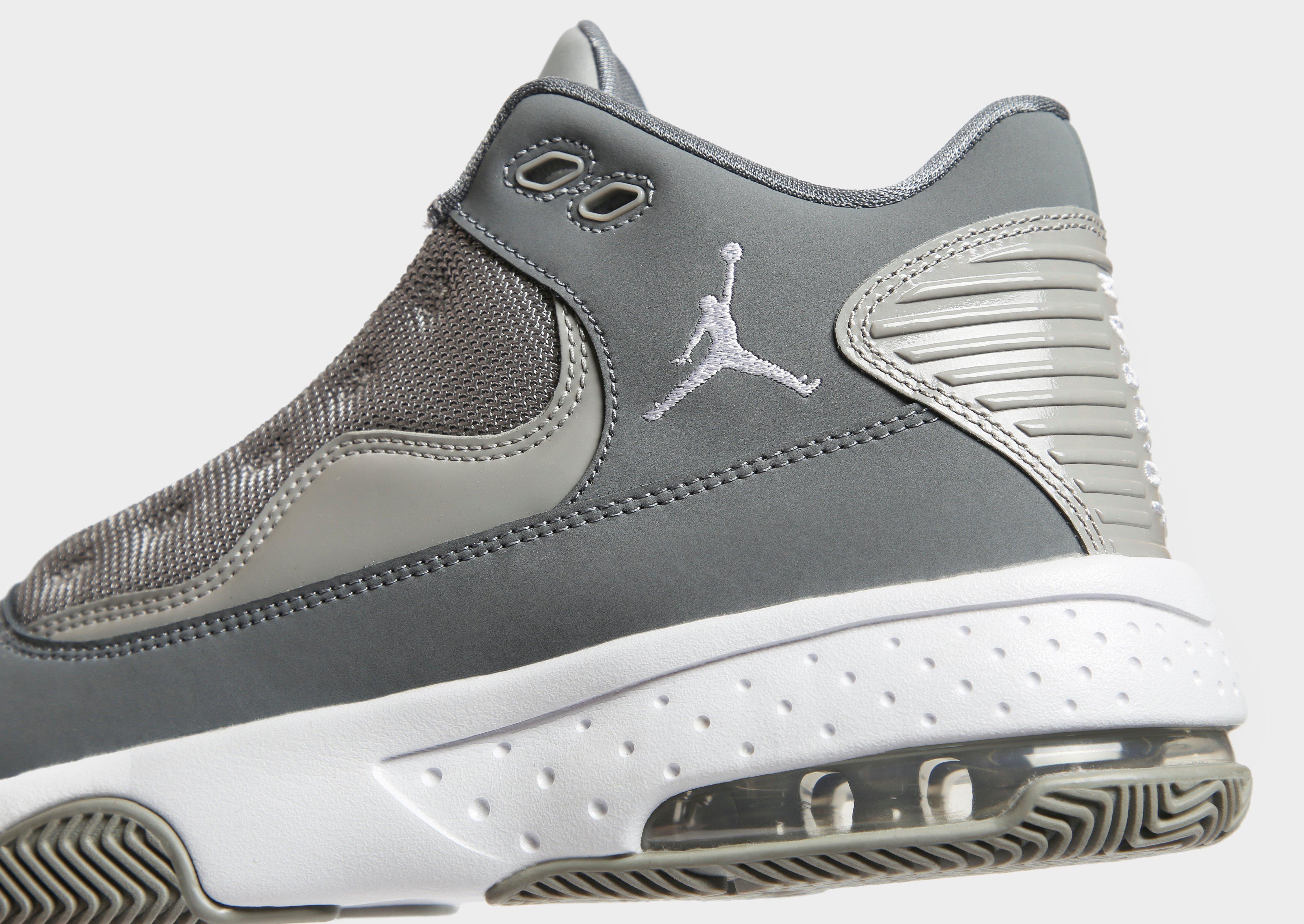 jordan max aura junior grey