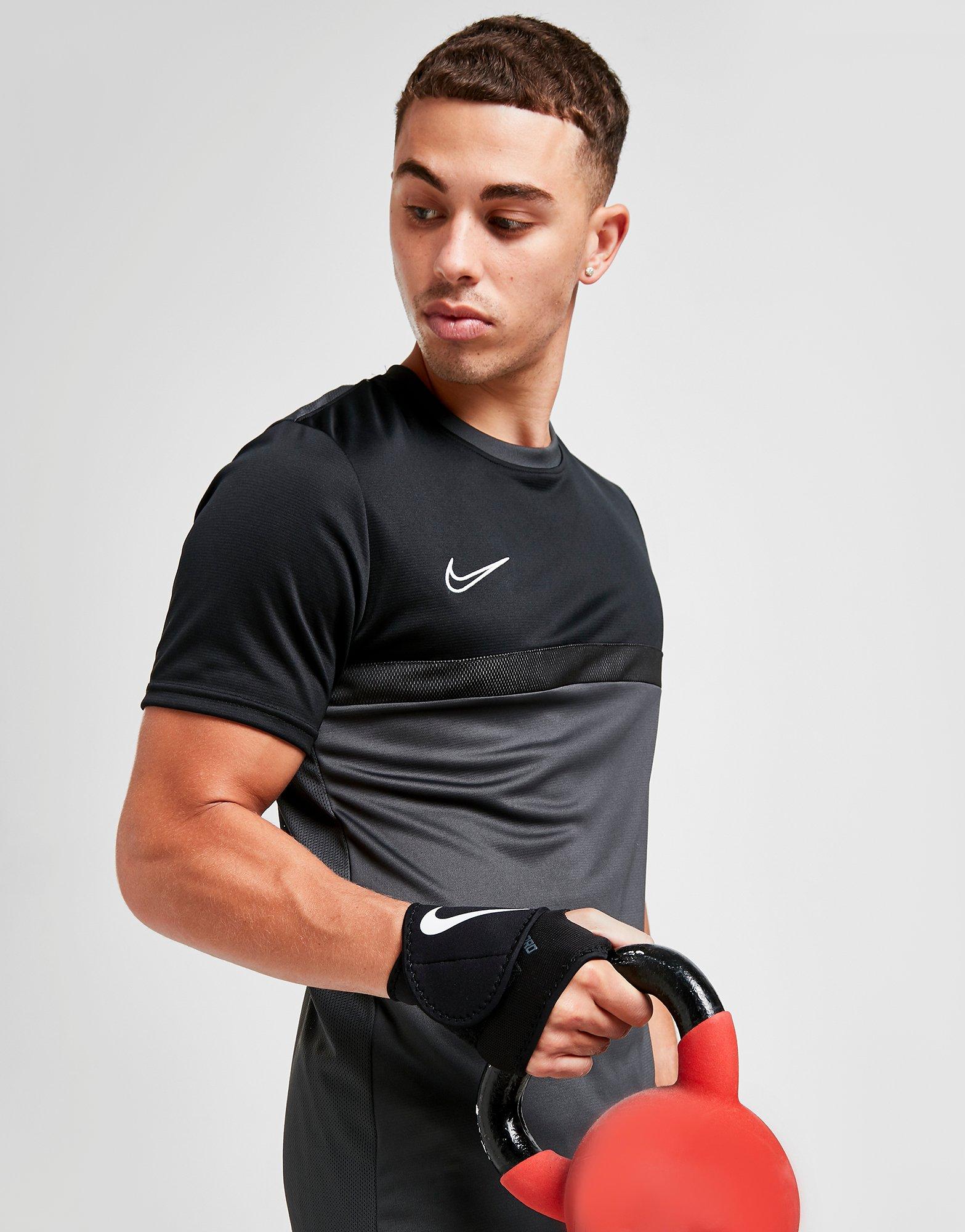 nike pro combat wrist and thumb wrap 2.0