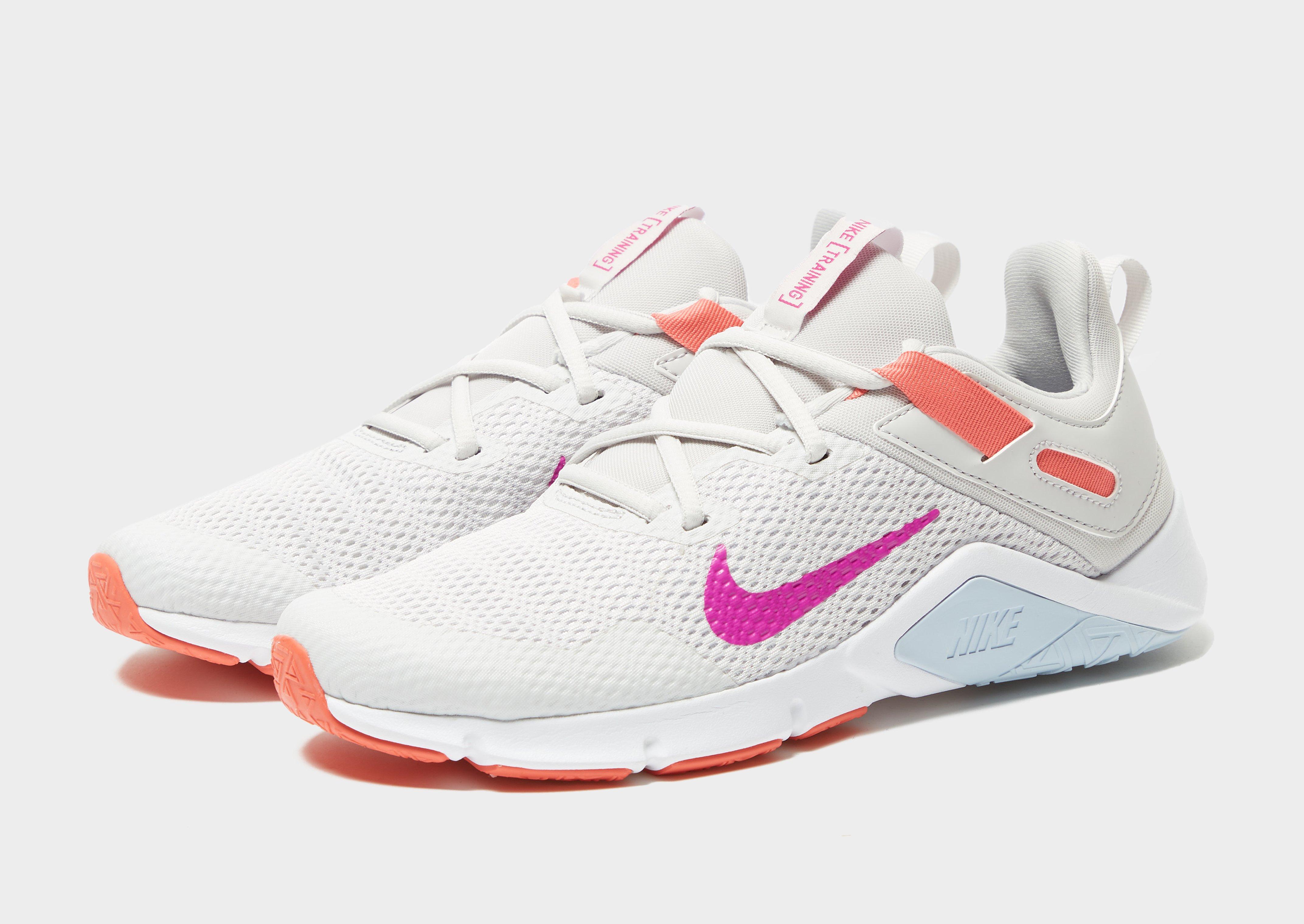 nike legend essential w