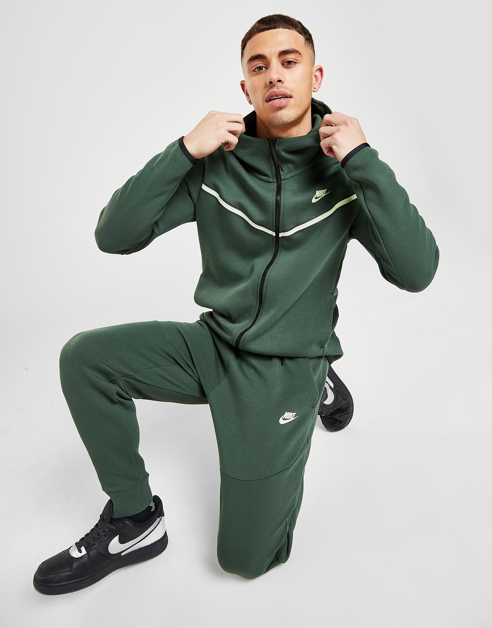 Jd nike tech fleece joggers sale