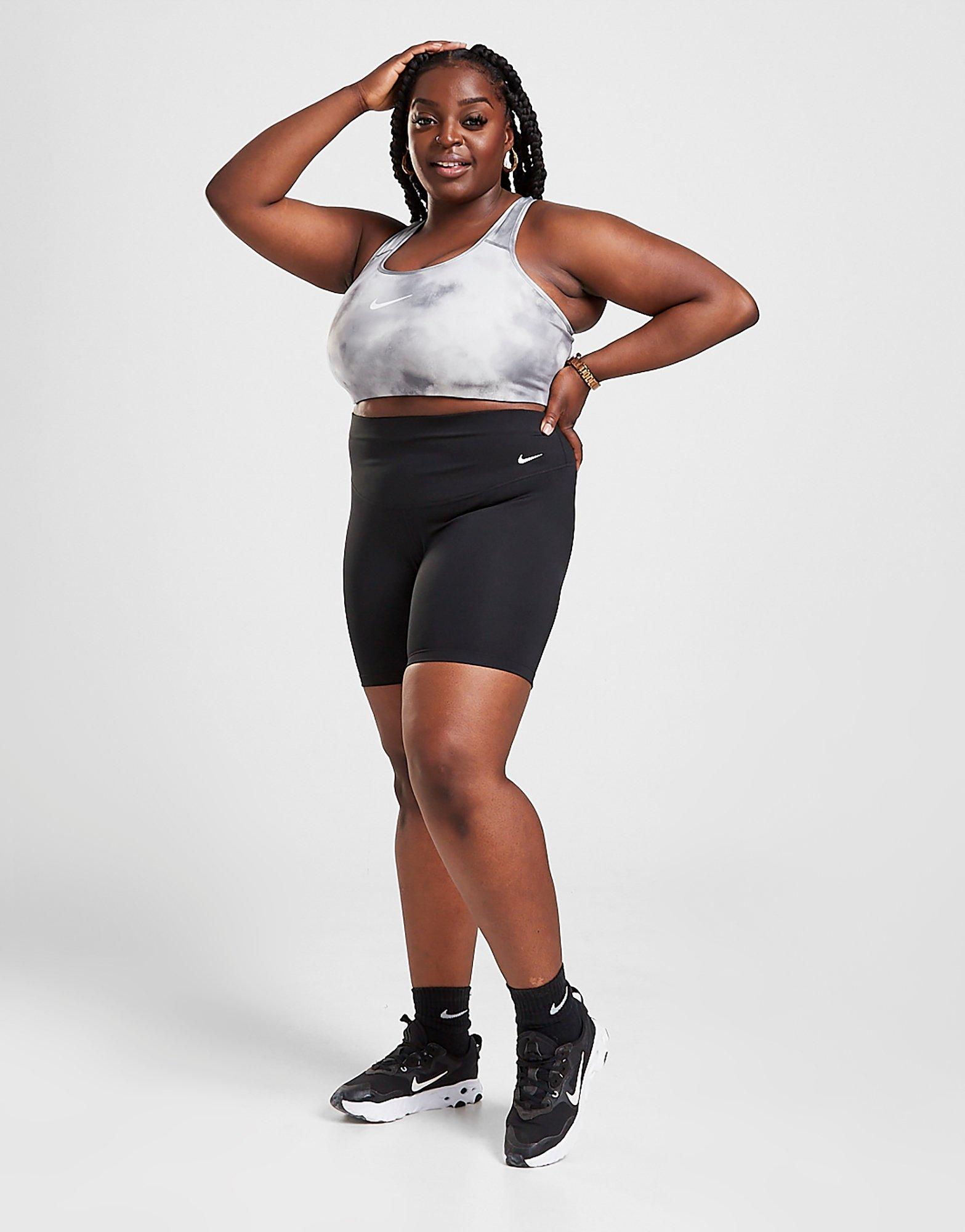 Nike Training One Plus Size 7 Shorts in Nero