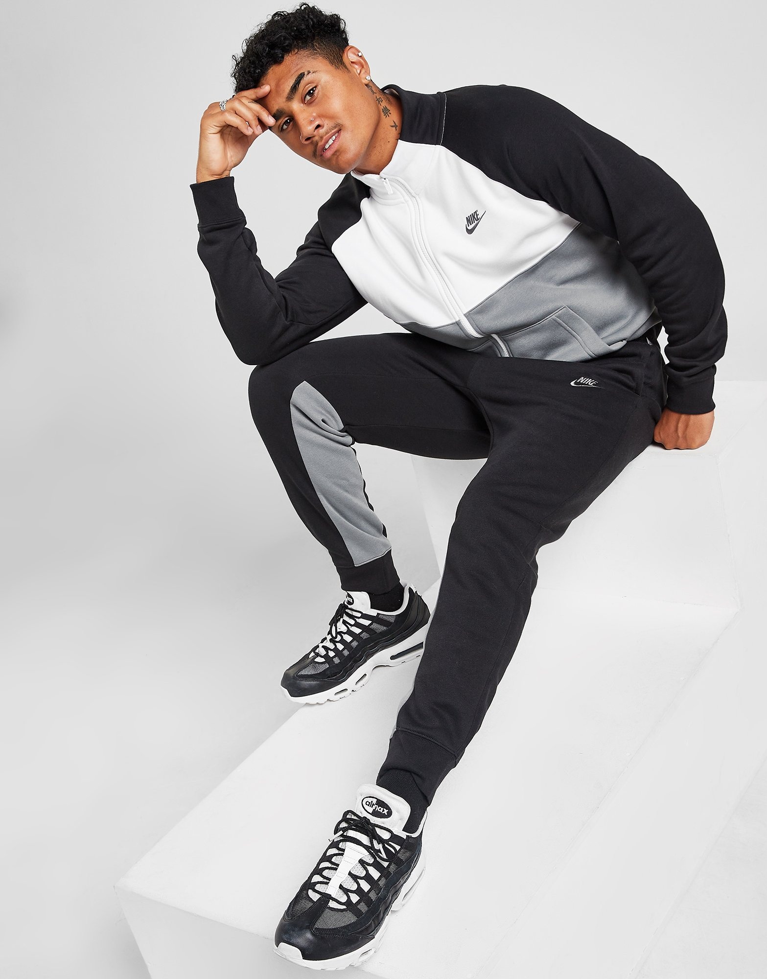 nike chariot fleece tracksuit