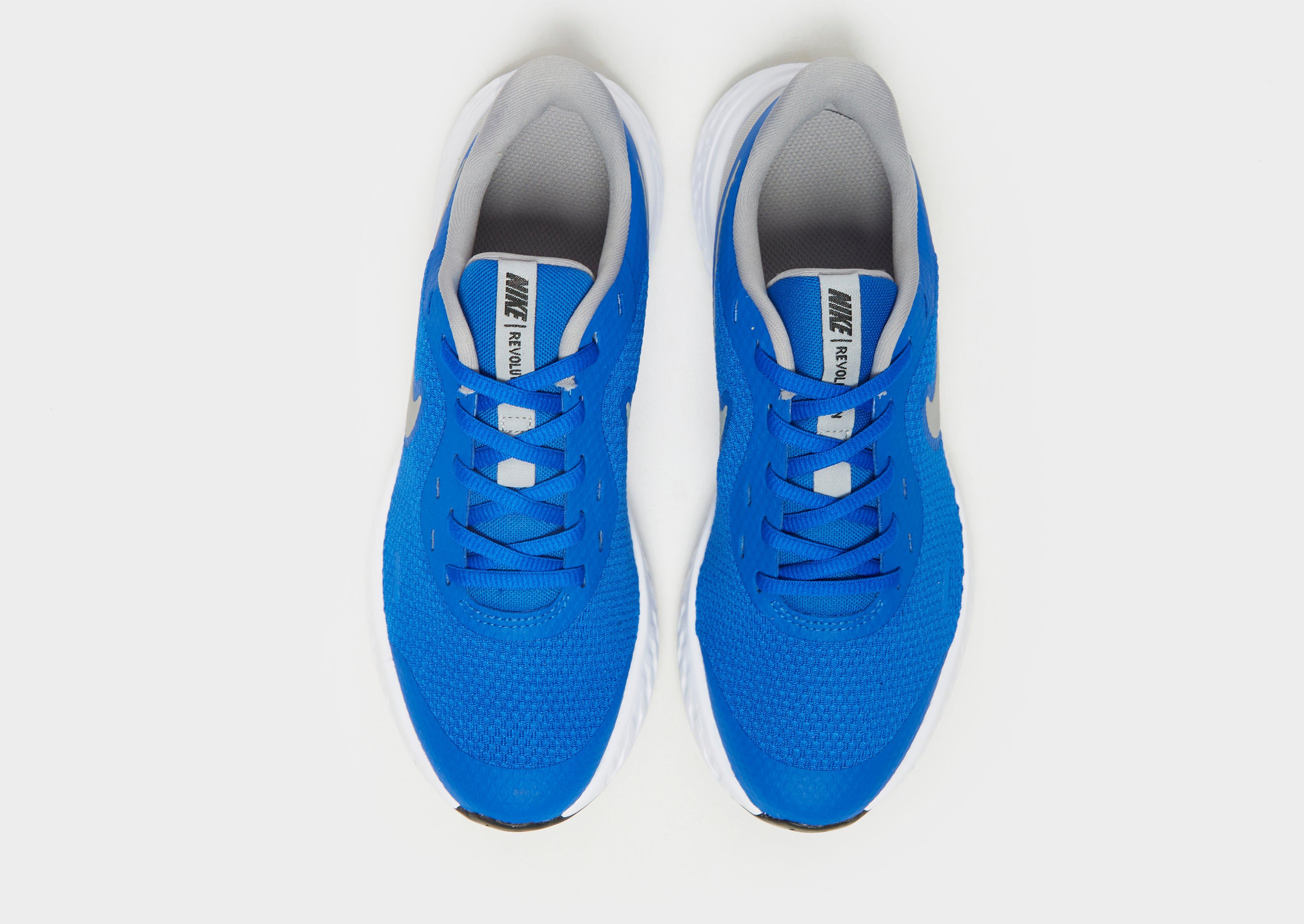 nike revolu