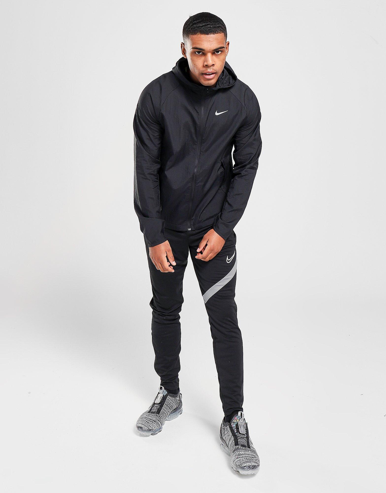 nike running essentials jacket