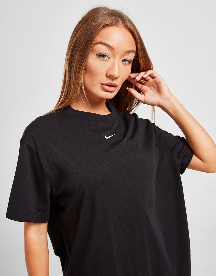 Buy Black Nike Essential Logo Boyfriend T-Shirt Women's | JD Sports