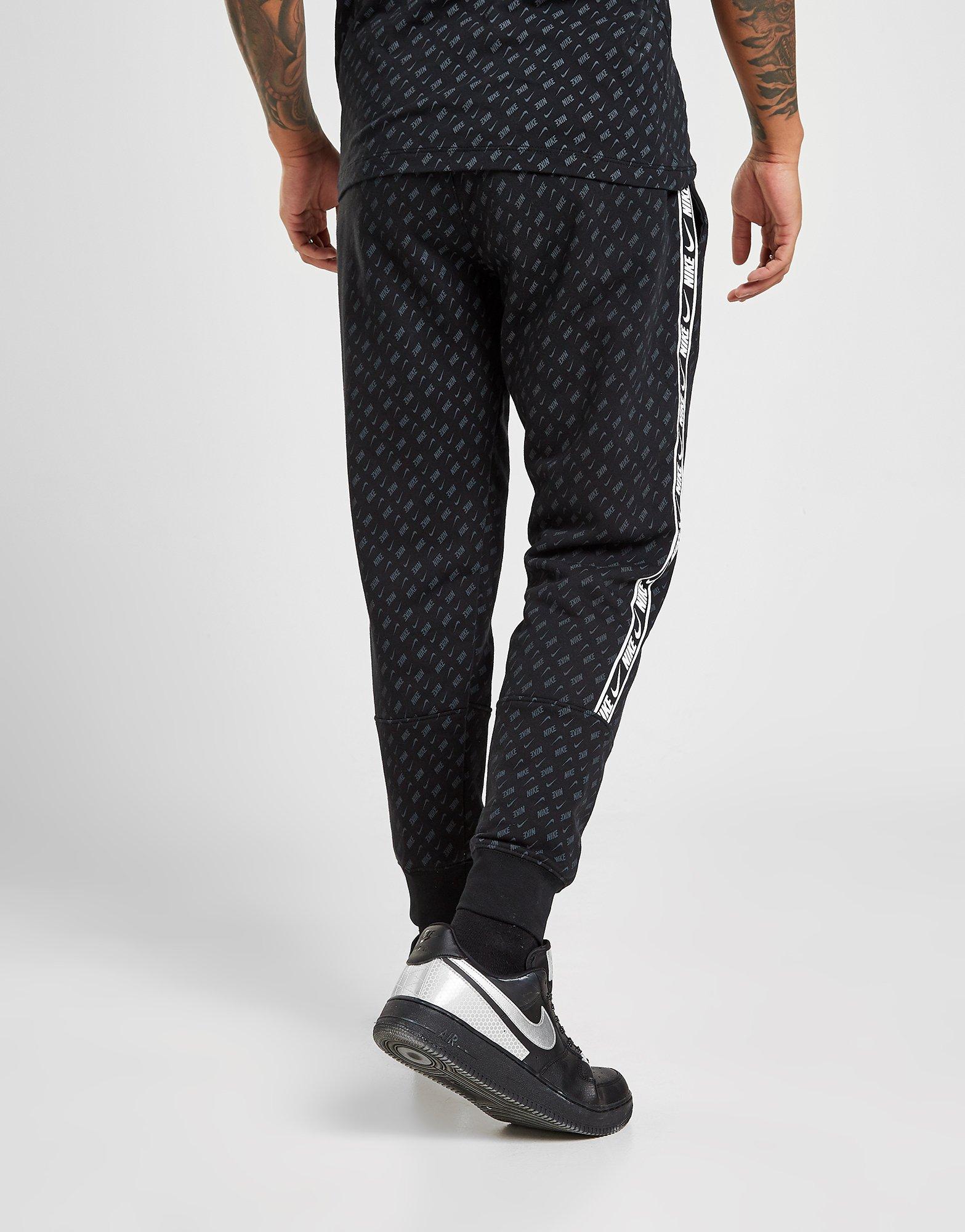 nike overbranding jogger