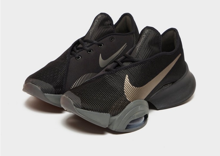 nike acg hiking footwear