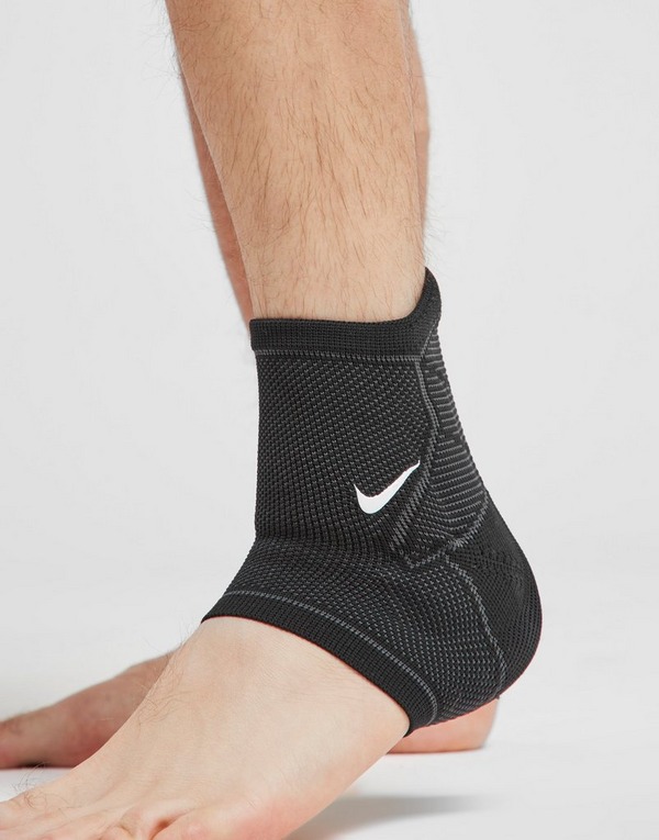Taxi cumpleaños Agricultura Nike Pro Knitted Ankle Sleeve en Negro | JD Sports España