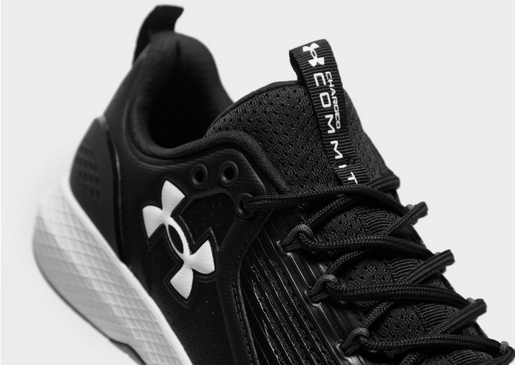 Under Armour Commit TR 3