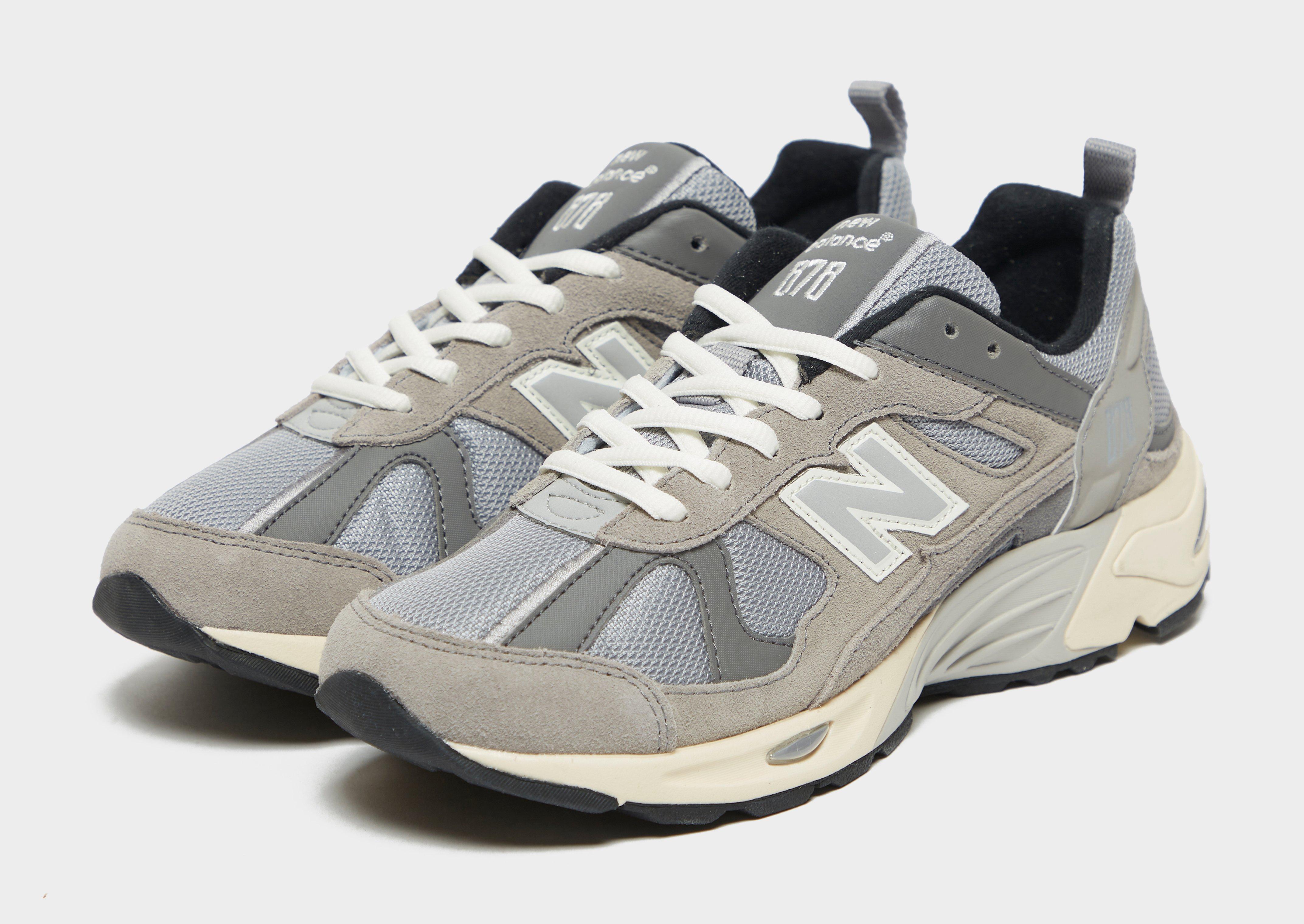 Compra New Balance para mujer en Gris