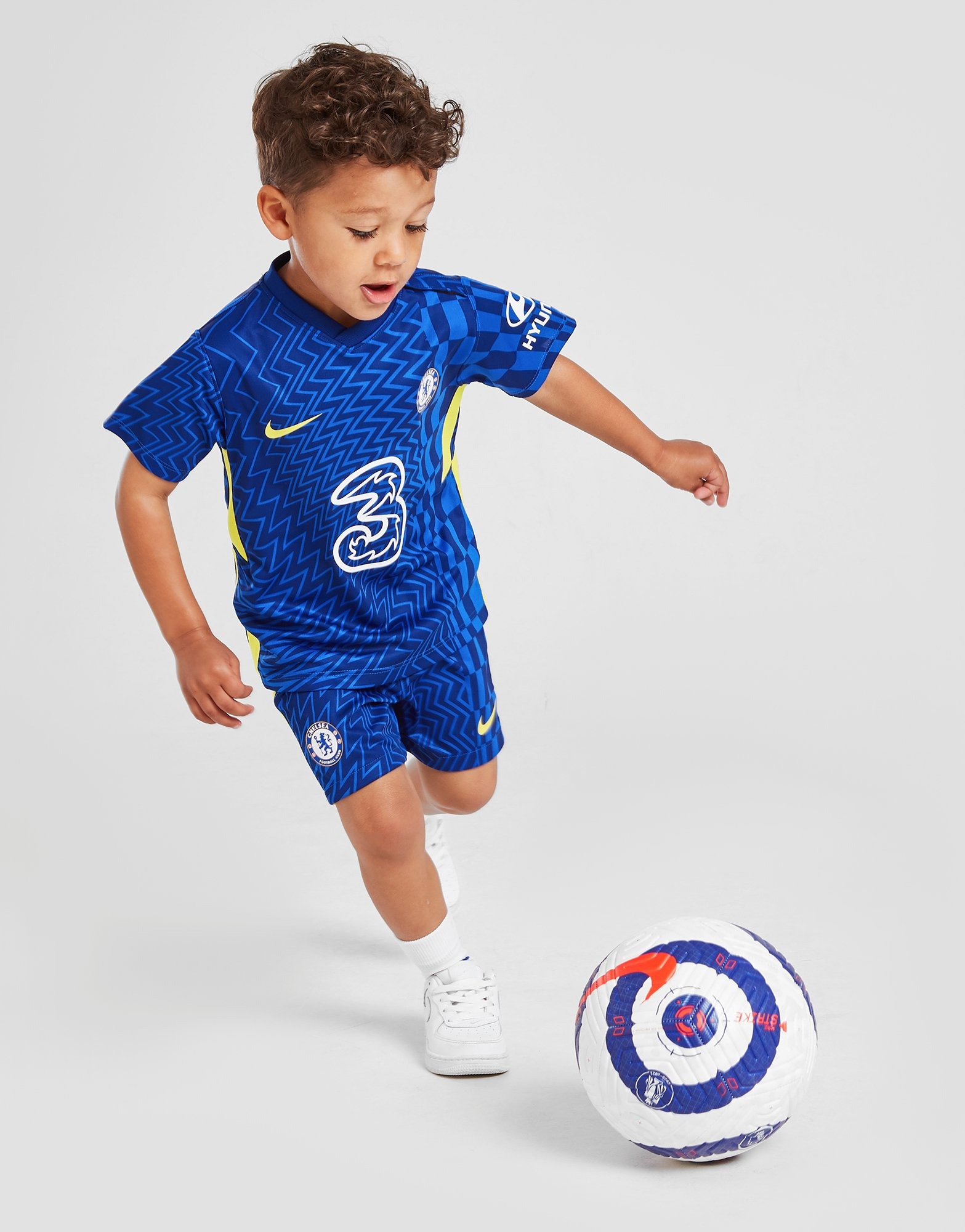 2021-22 Chelsea home kit pictures