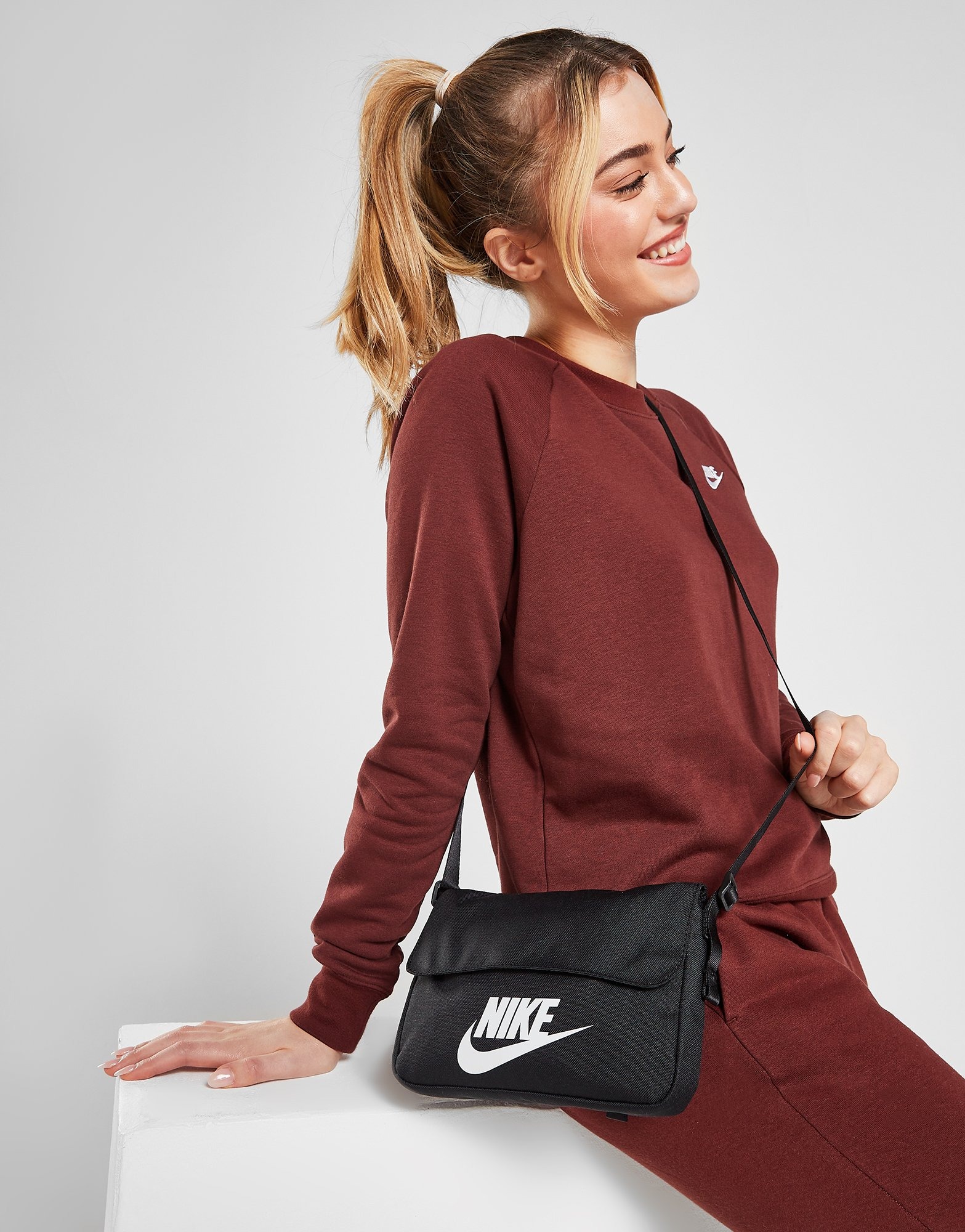 Nike Sportswear Futura Revel 365 Crossbody Bag (One Size, Black/White):  Handbags