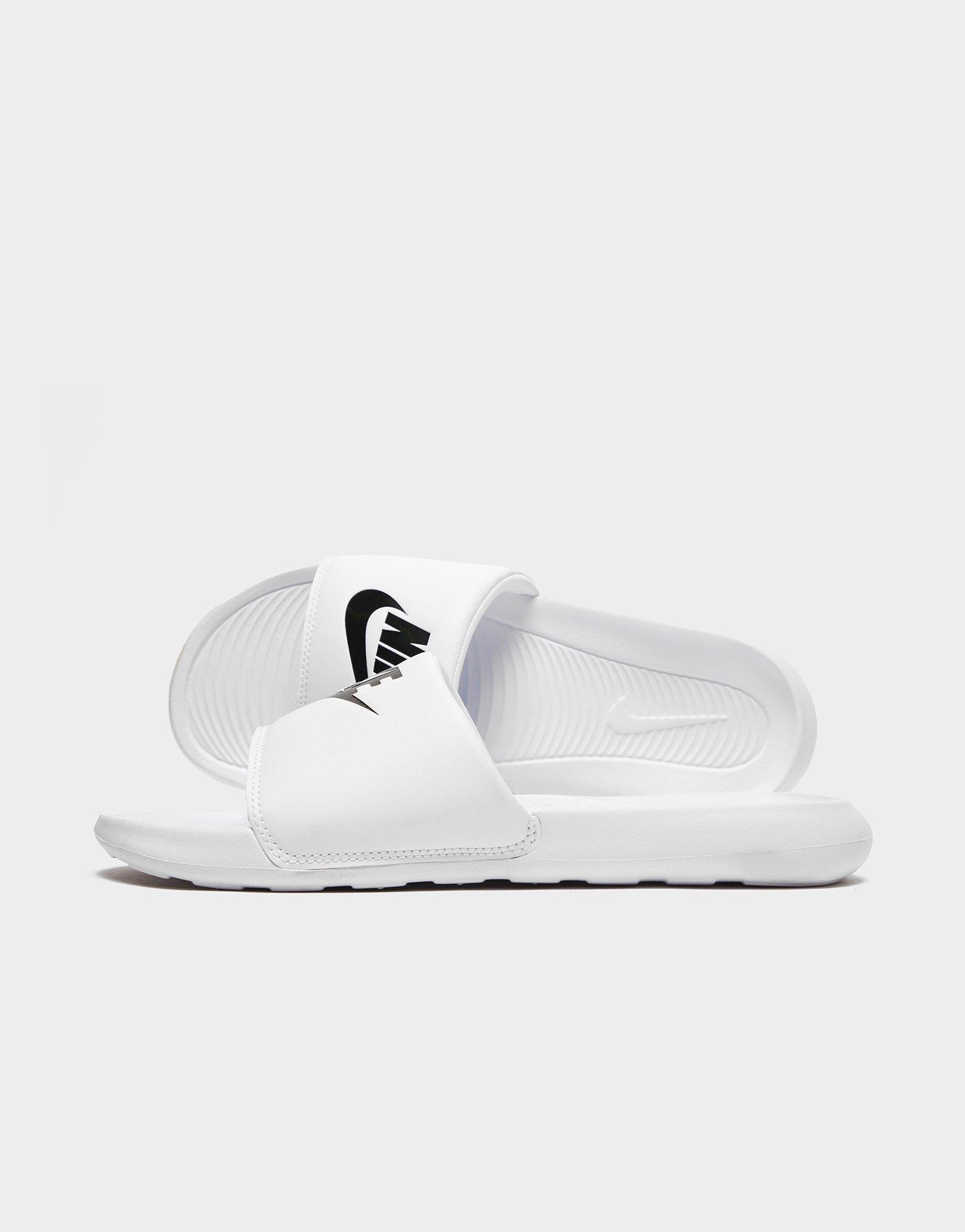 Nike Victori Slides
