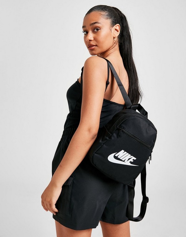 A través de Mostrarte escotilla Nike mini mochila Futura 365 en Negro | JD Sports España