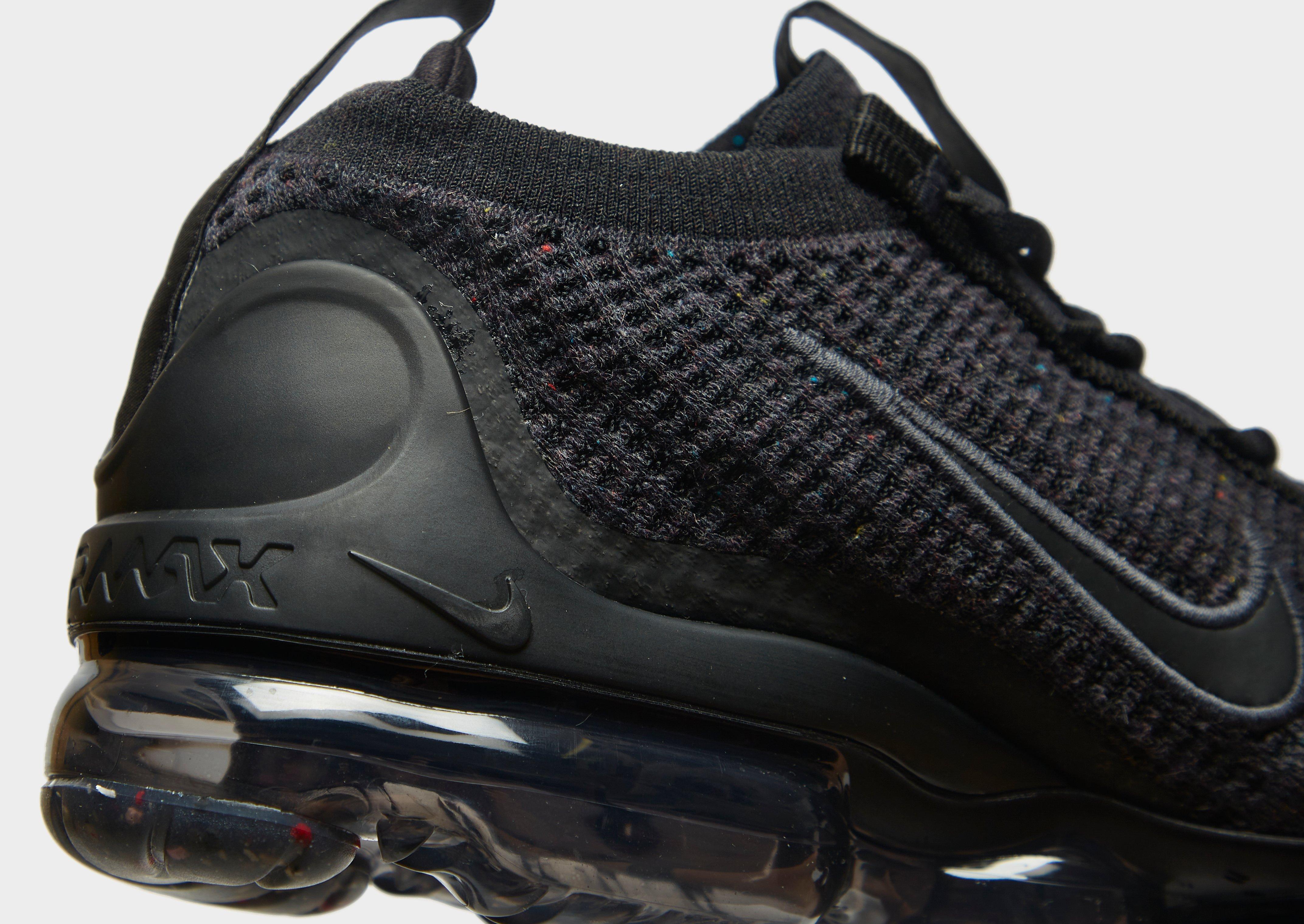 Black flyknit cheap vapormax junior